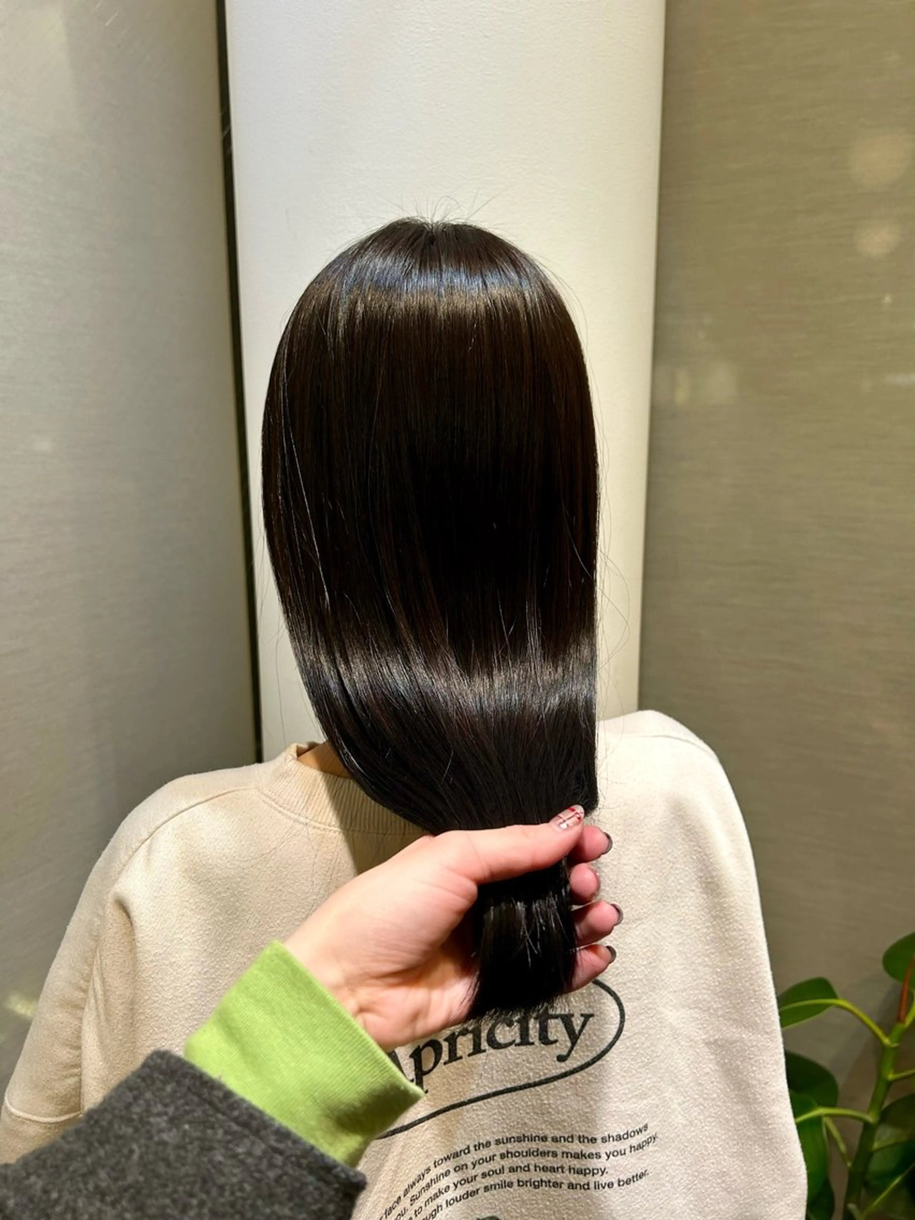 セミロング 縮毛矯正 石川 野乃花のヘアスタイル