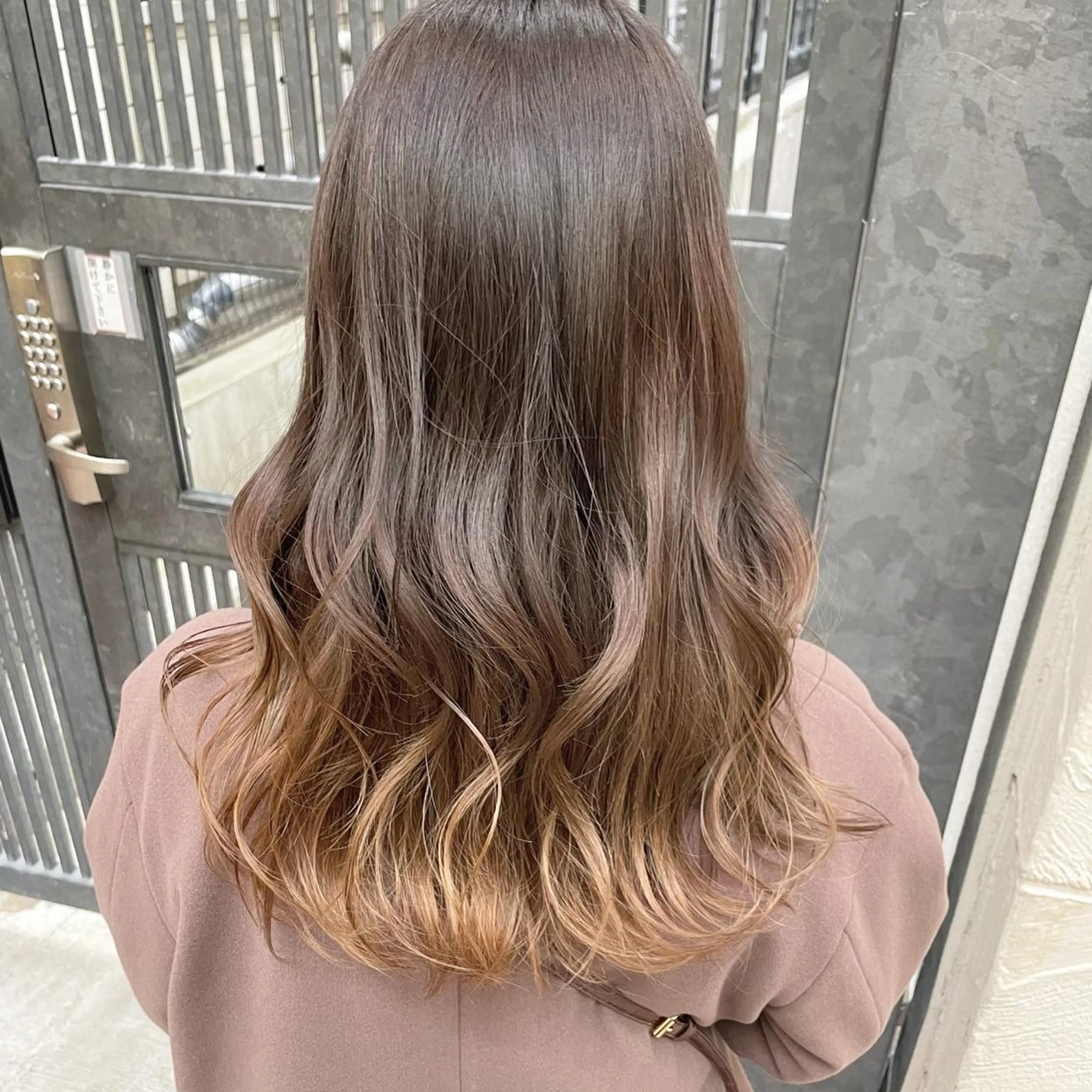 ロング アッシュ アッシュグレー アッシュグレージュ ミストバング ボブ カット レイヤー/ボブ/ ブリーチ/溝口誠二のヘアスタイル