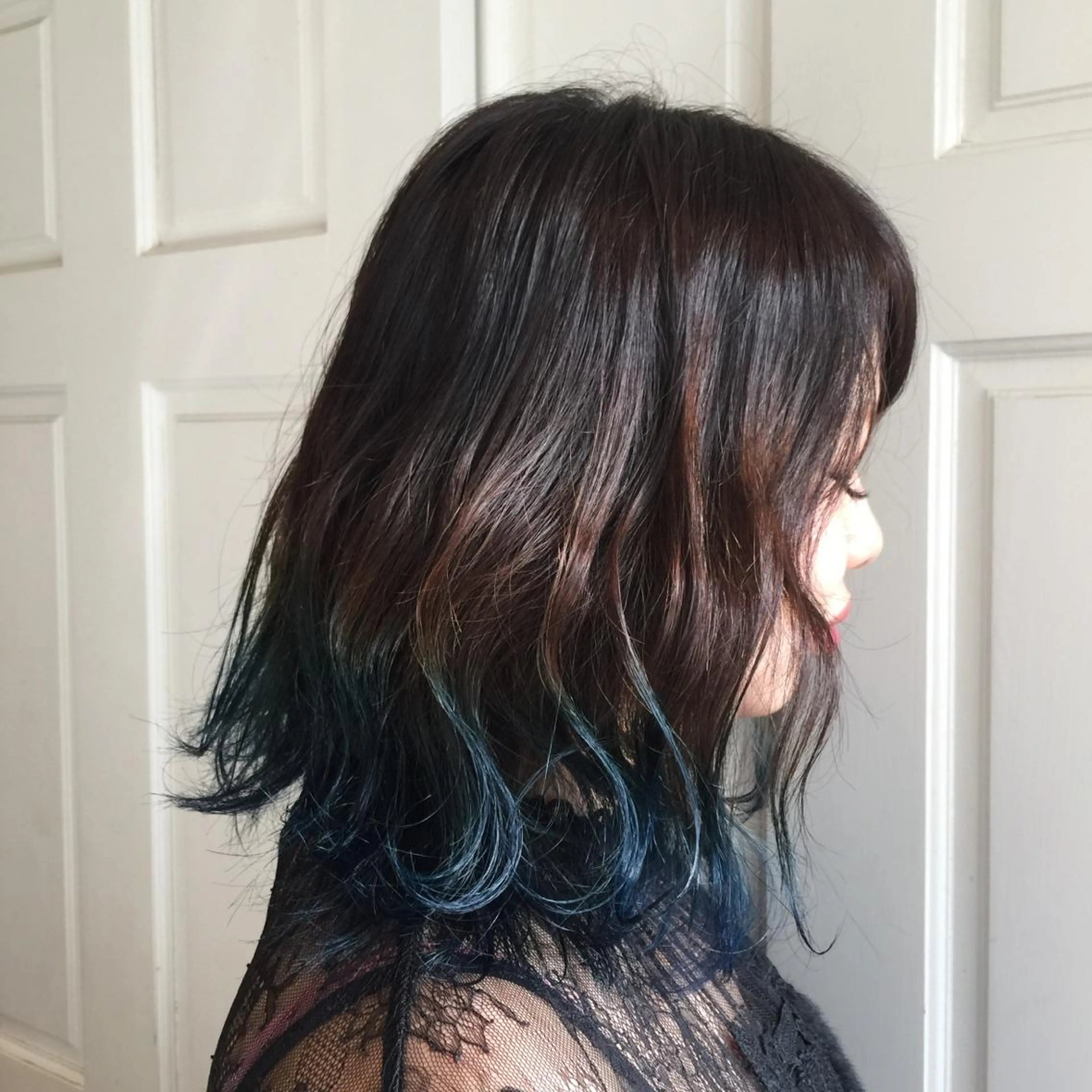 ミディアム カラー ブルーカラー グラデーションカラー ヘアカラー ホワイト&レイヤーカ ットエクステ長畠俊輔のヘアスタイル
