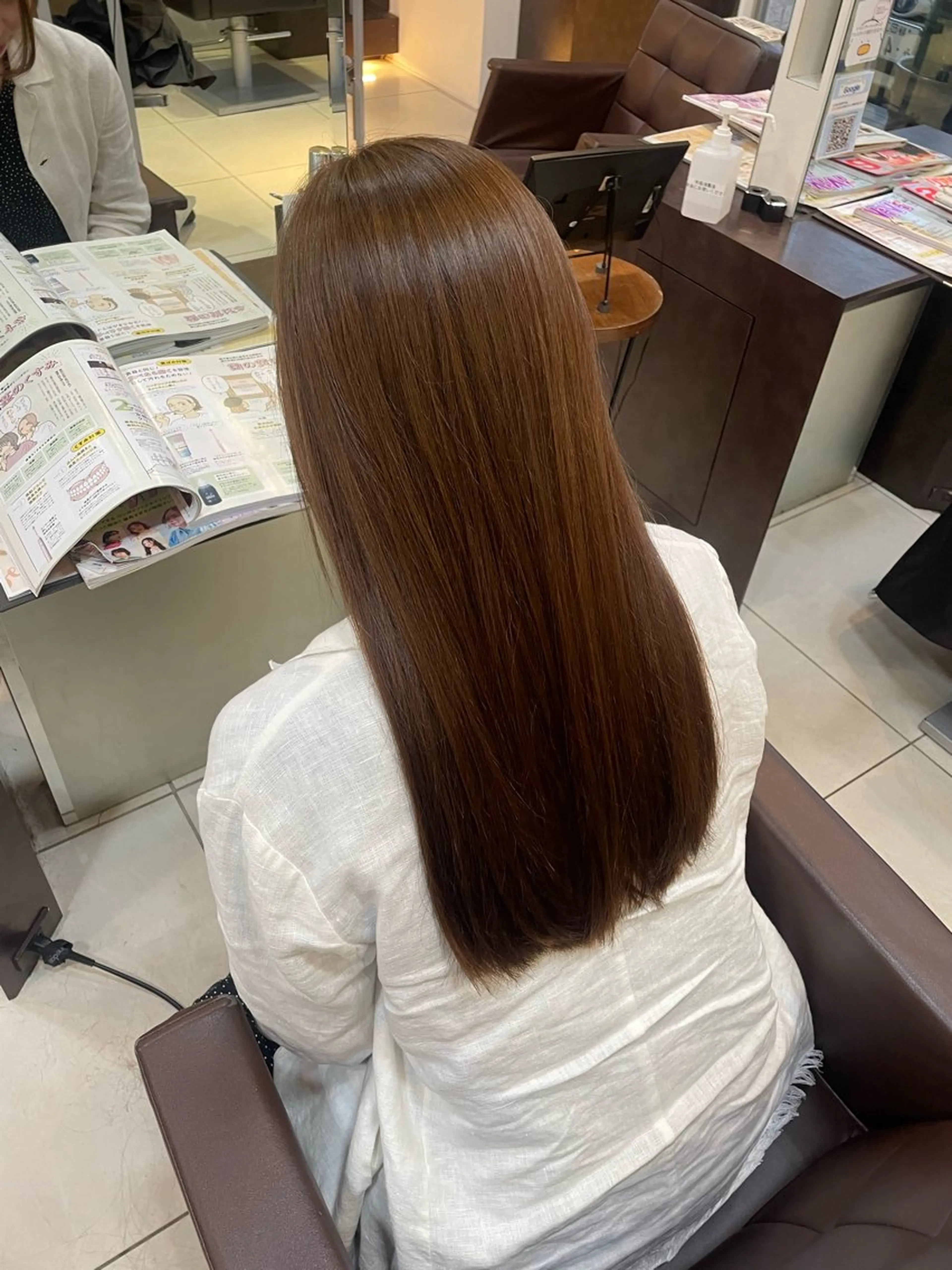 セミロング カラー 🤎うる艶ベージュ 🧸MAYUKA🤎のヘアスタイル