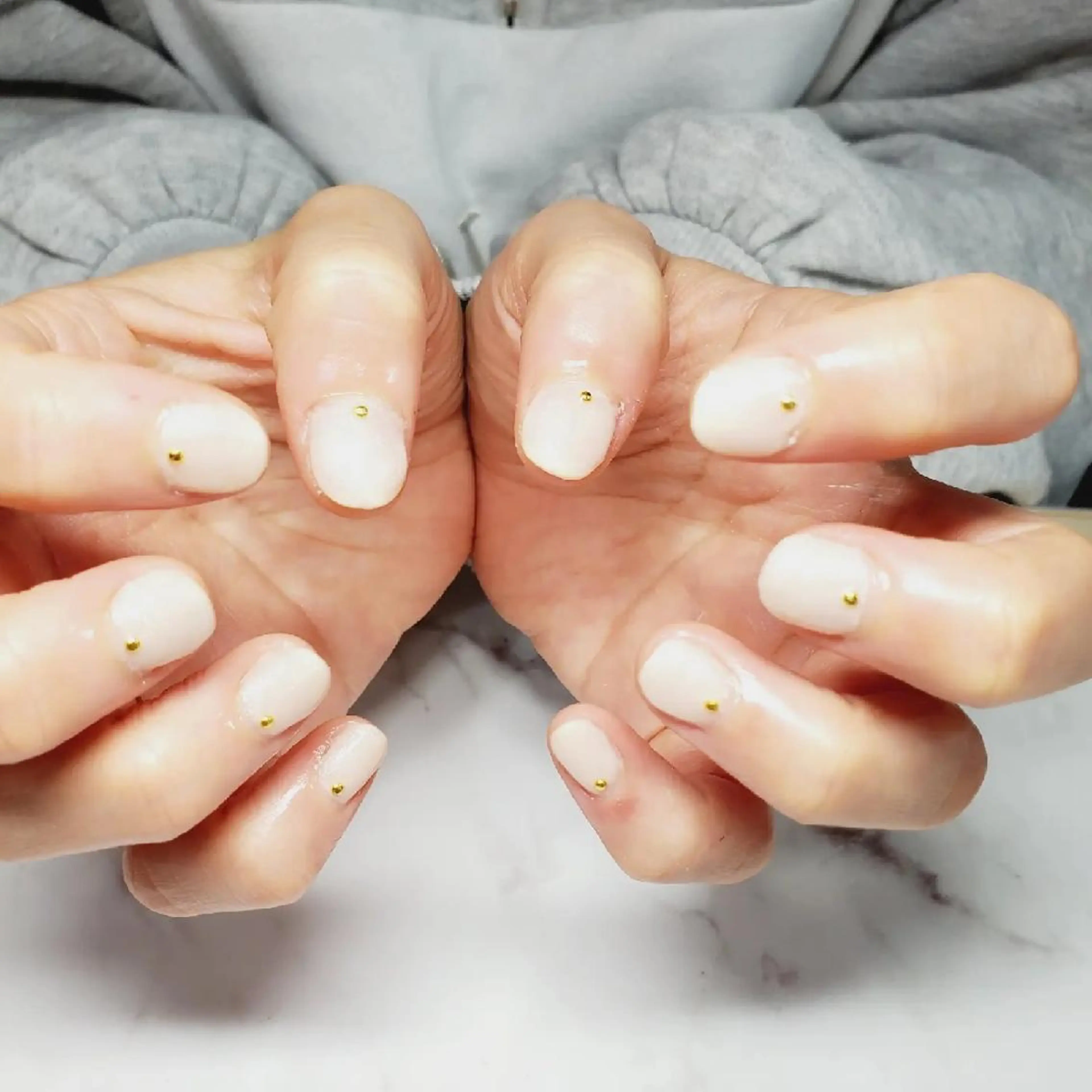 ネイル ゴールド ラメ(グリッター) ワンカラーネイル ハンドネイル ネイルサロンベルティ .ひとみのネイルデザイン