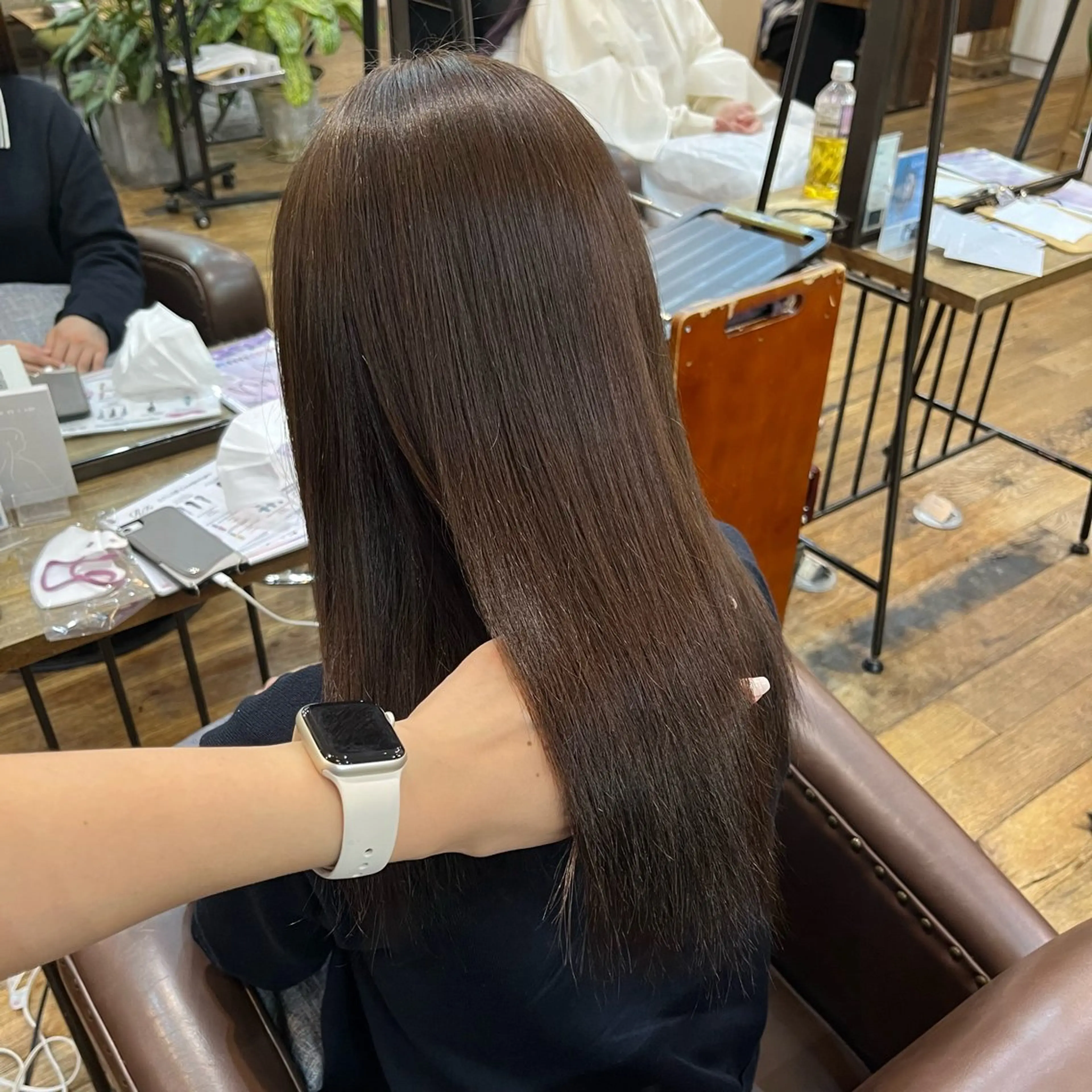 ロング カラー ブラウンカラー チョコレートブラウン ヘアカラー トリートメント 清水 こなねのヘアスタイル