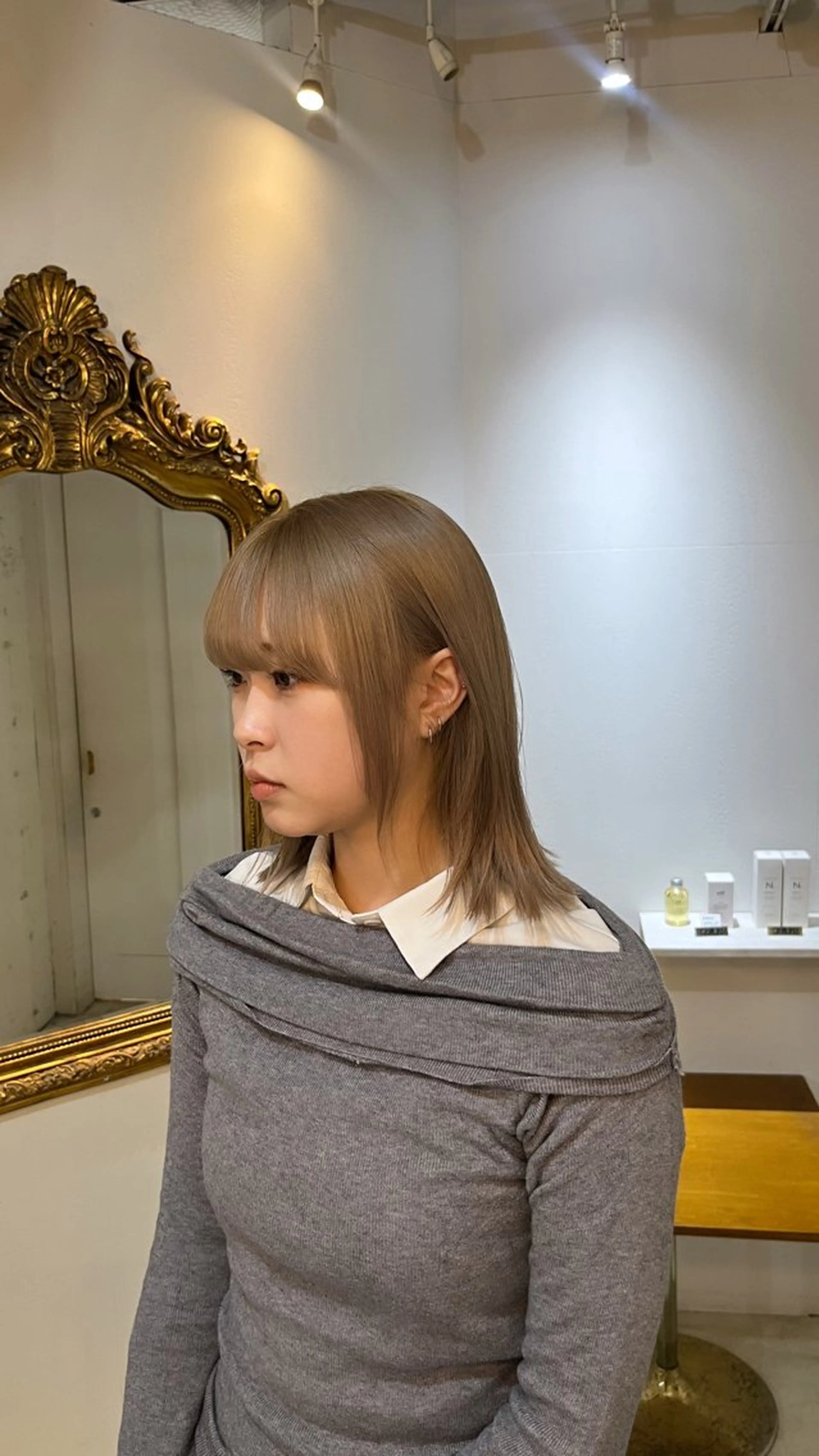 ショート ヘアカラー 🩶ハイトーン🖤 URARAのヘアスタイル
