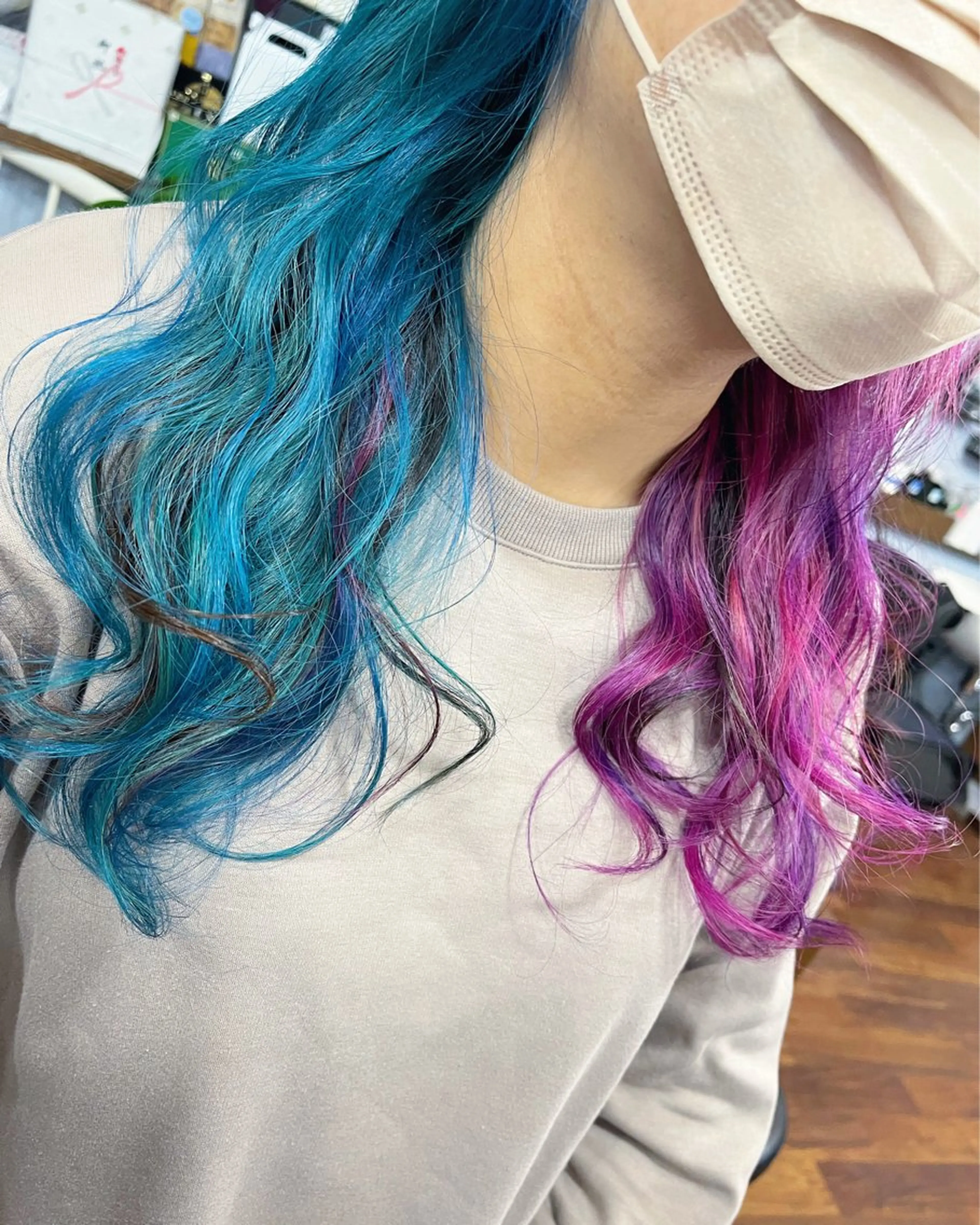 ロング カラー ブリーチ イヤリングカラー ユニコーンカラー カット ヘアカラー トリートメント 原宿サロン代表 デザインカラー伊藤卓のヘアスタイル