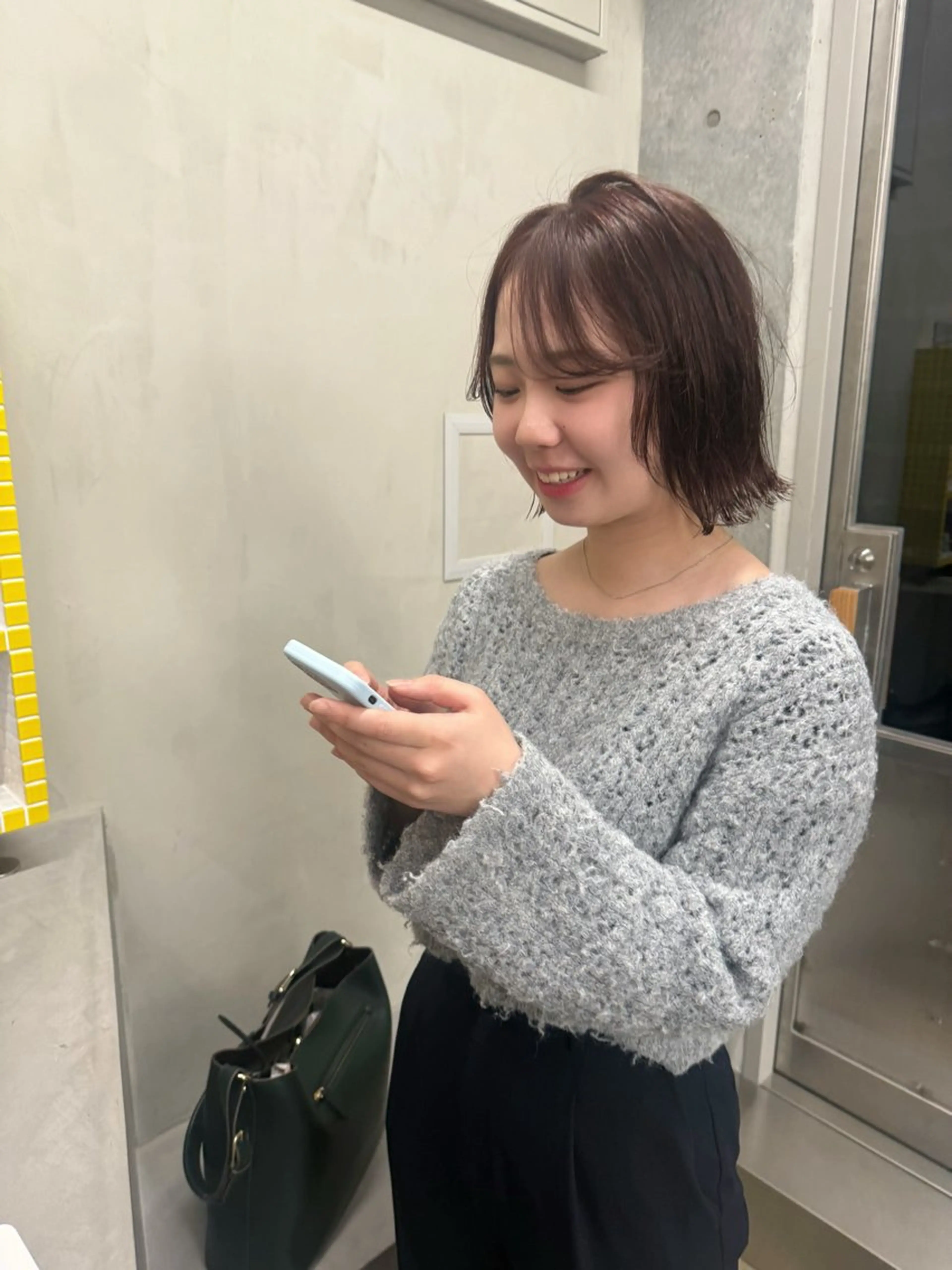 ミディアム カラー ミディアムレイヤー アッシュ ベージュカラー ブリーチ 透明感カラー カット ヘアカラー トリートメント 日本一丁寧なカット/ 小林輝🍀︎のヘアスタイル