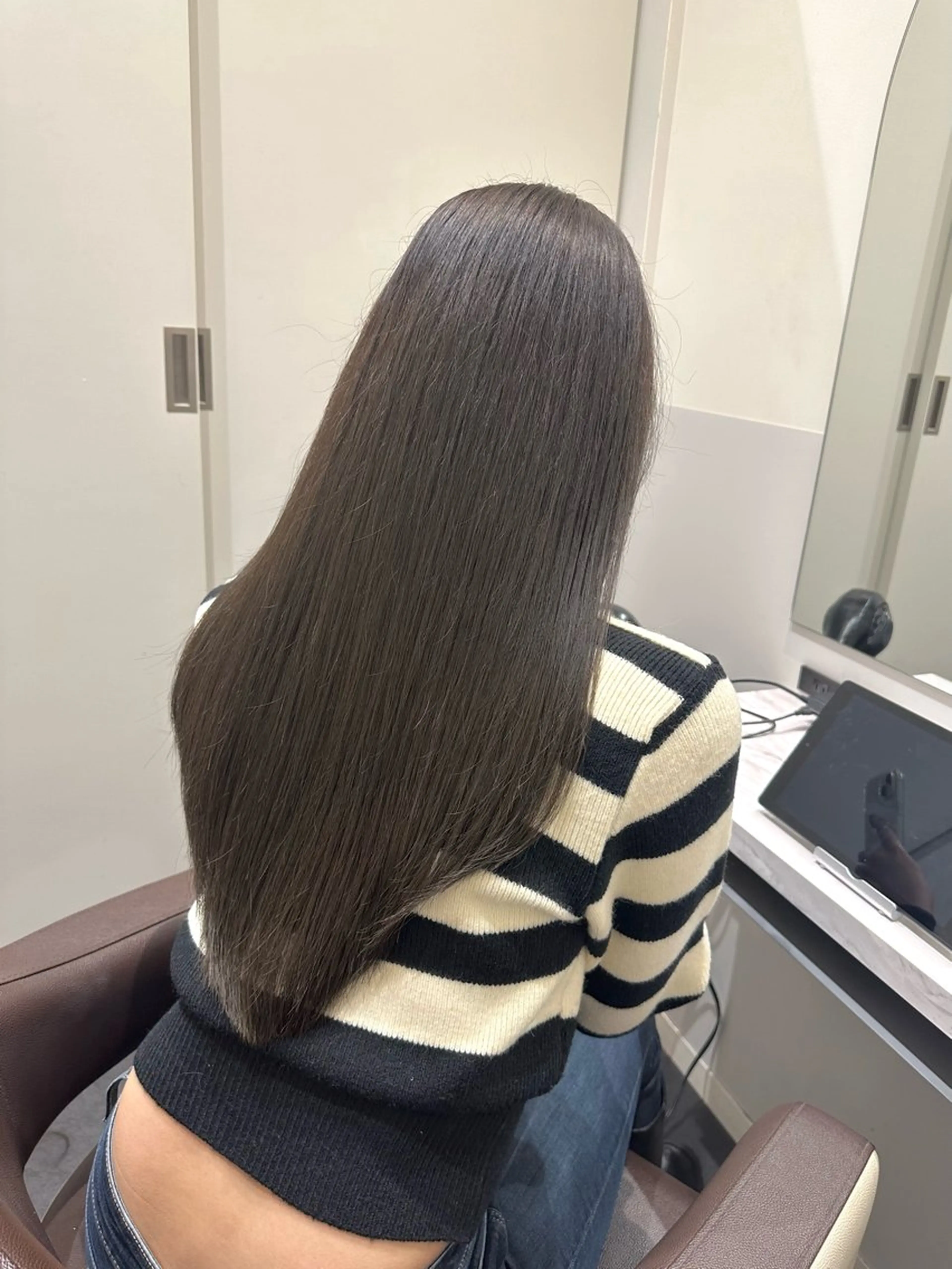 ロング カラー ブリーチ グレージュ ブリーチなしカラー オリーブグレージュ オリーブグレー LUMO所属・矢野 晃平のヘアスタイル