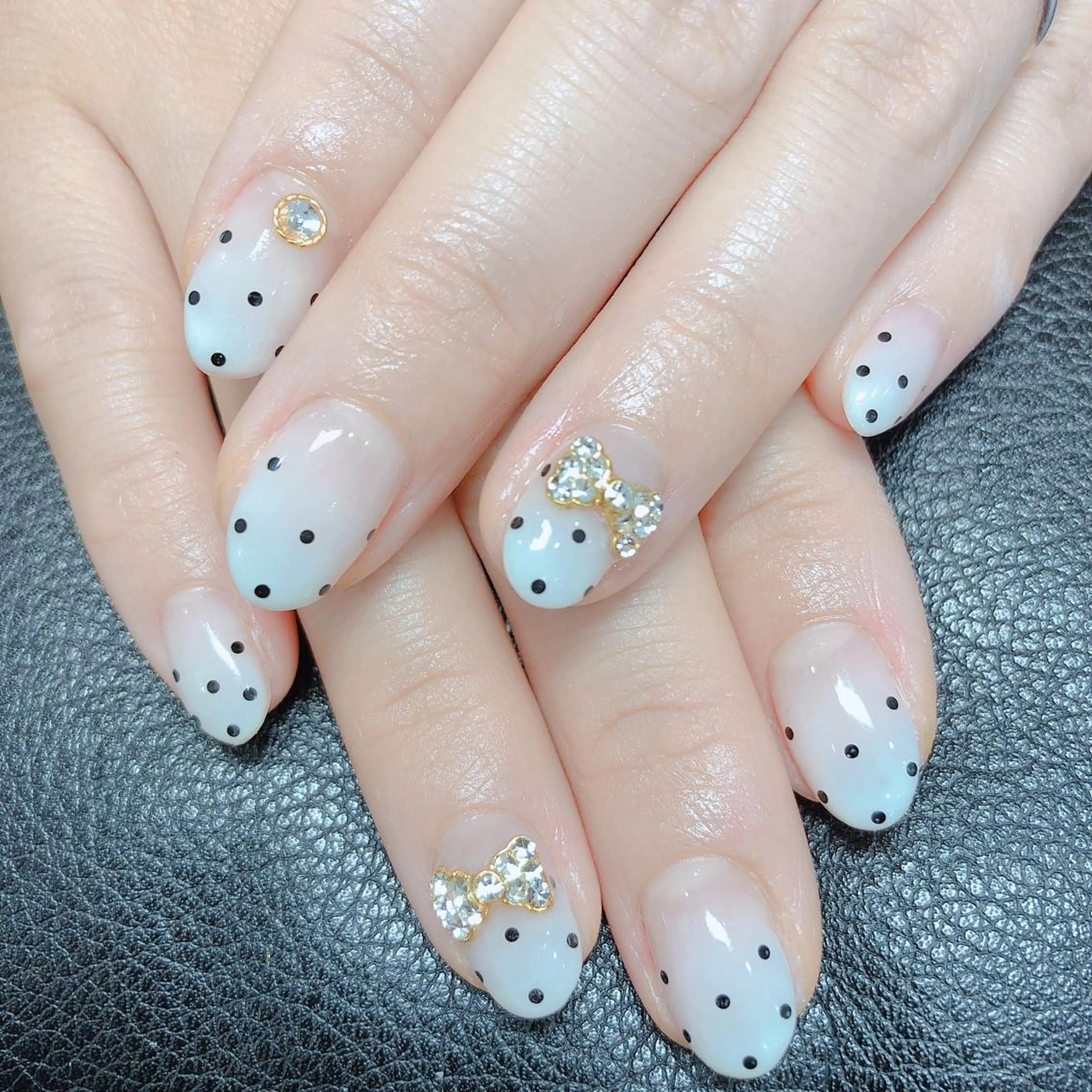 ネイル ドット グラデーション リボン Nail salon  Stella所属・Nail salon Stellaのネイルデザイン