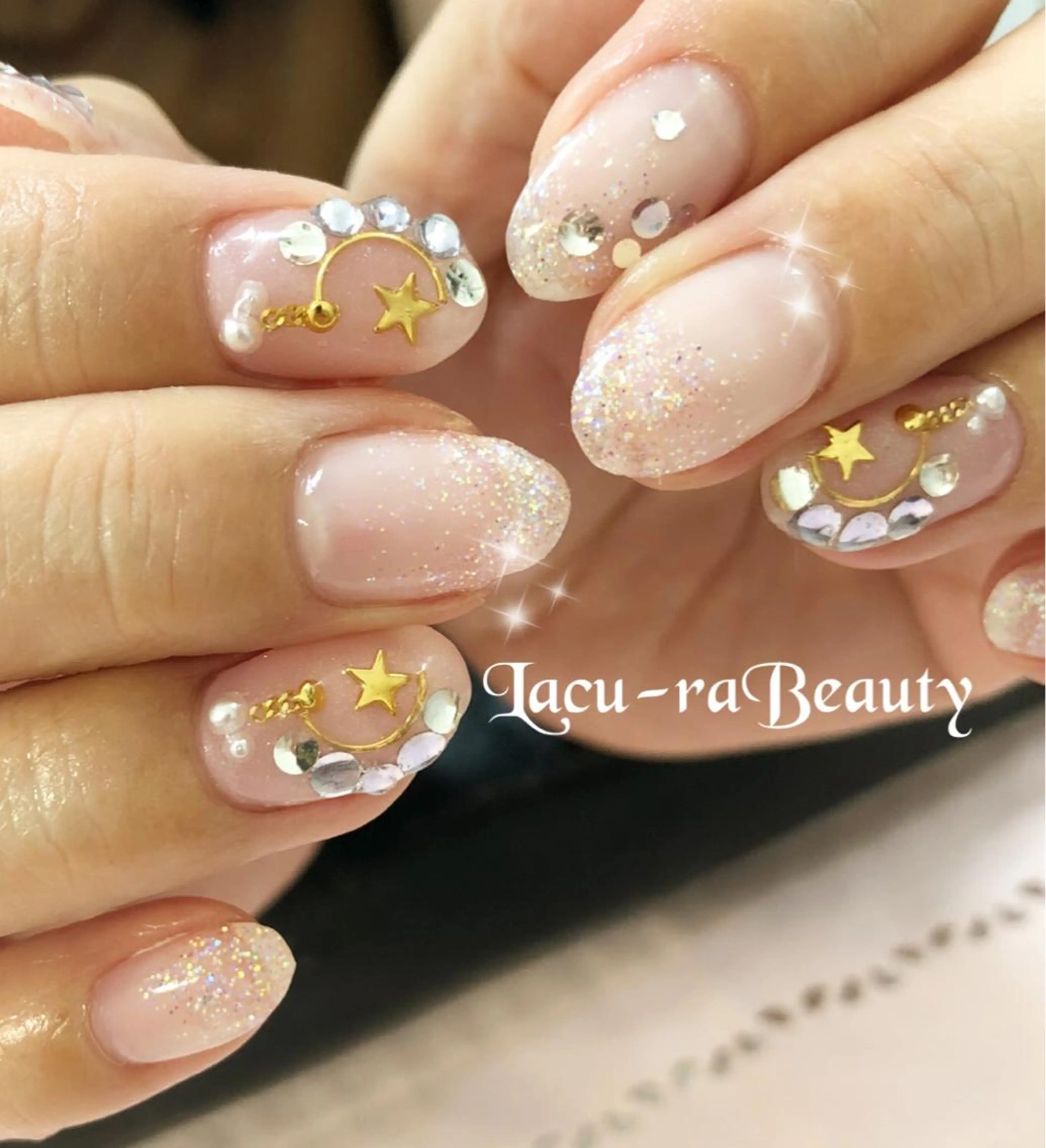 ネイル 小顔と腸の専門店 ラクーラビューティのエステ・リラクイメージ