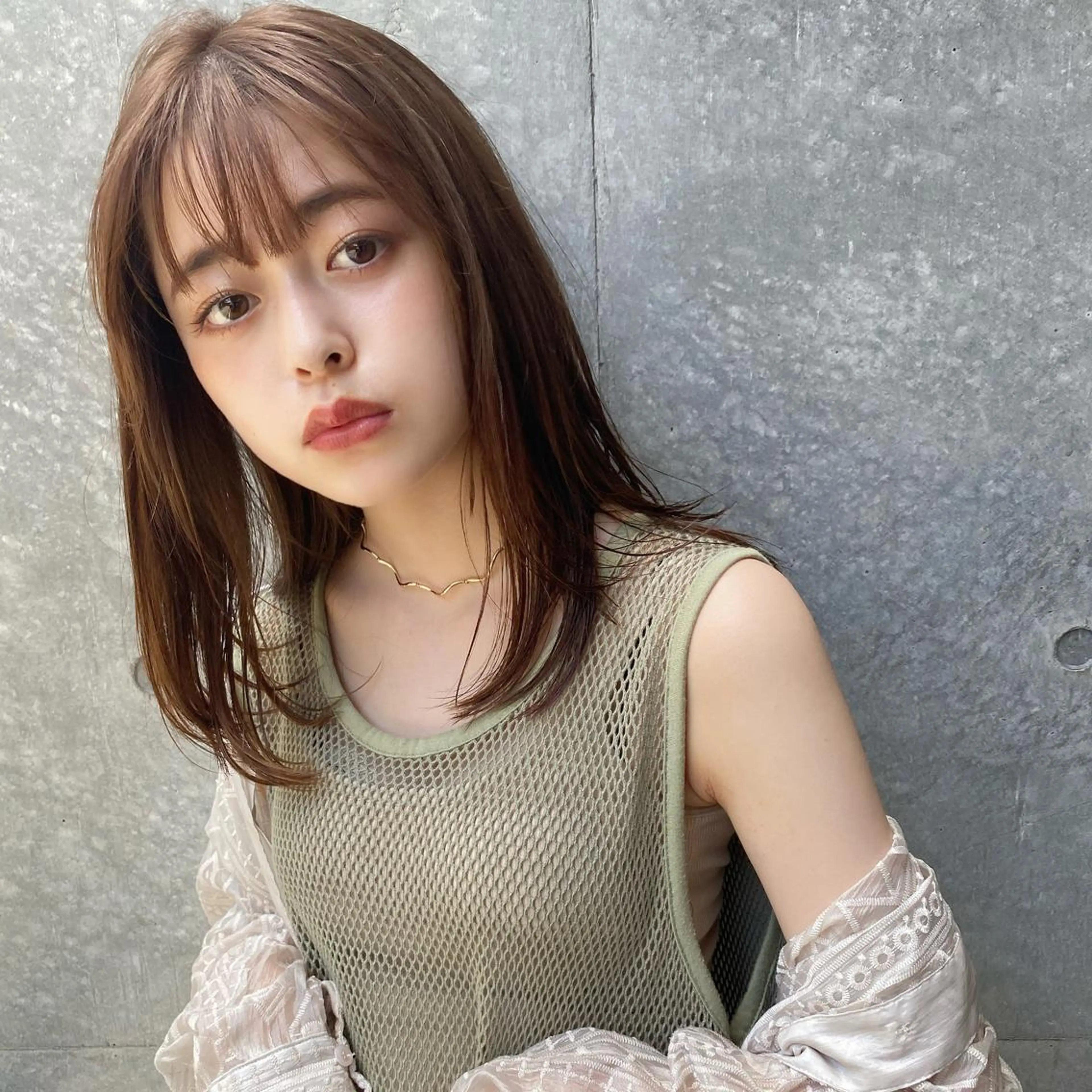 プレイングカラー🤍 細めハイライトのヘアスタイル