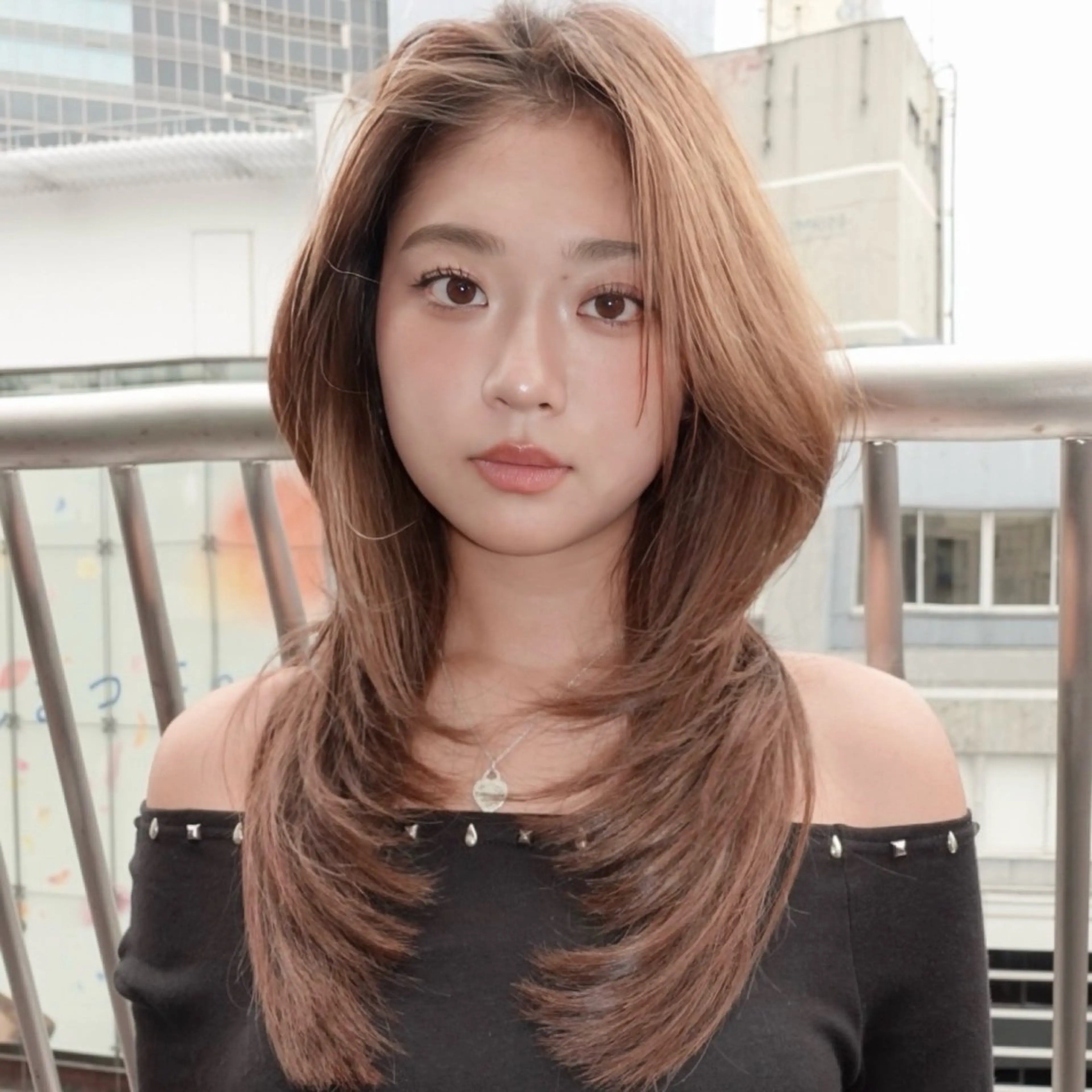 セミロング カラー 伸ばしかけ レイヤーカット カット トリートメント レイヤーカット ダブルカラーのヘアスタイル