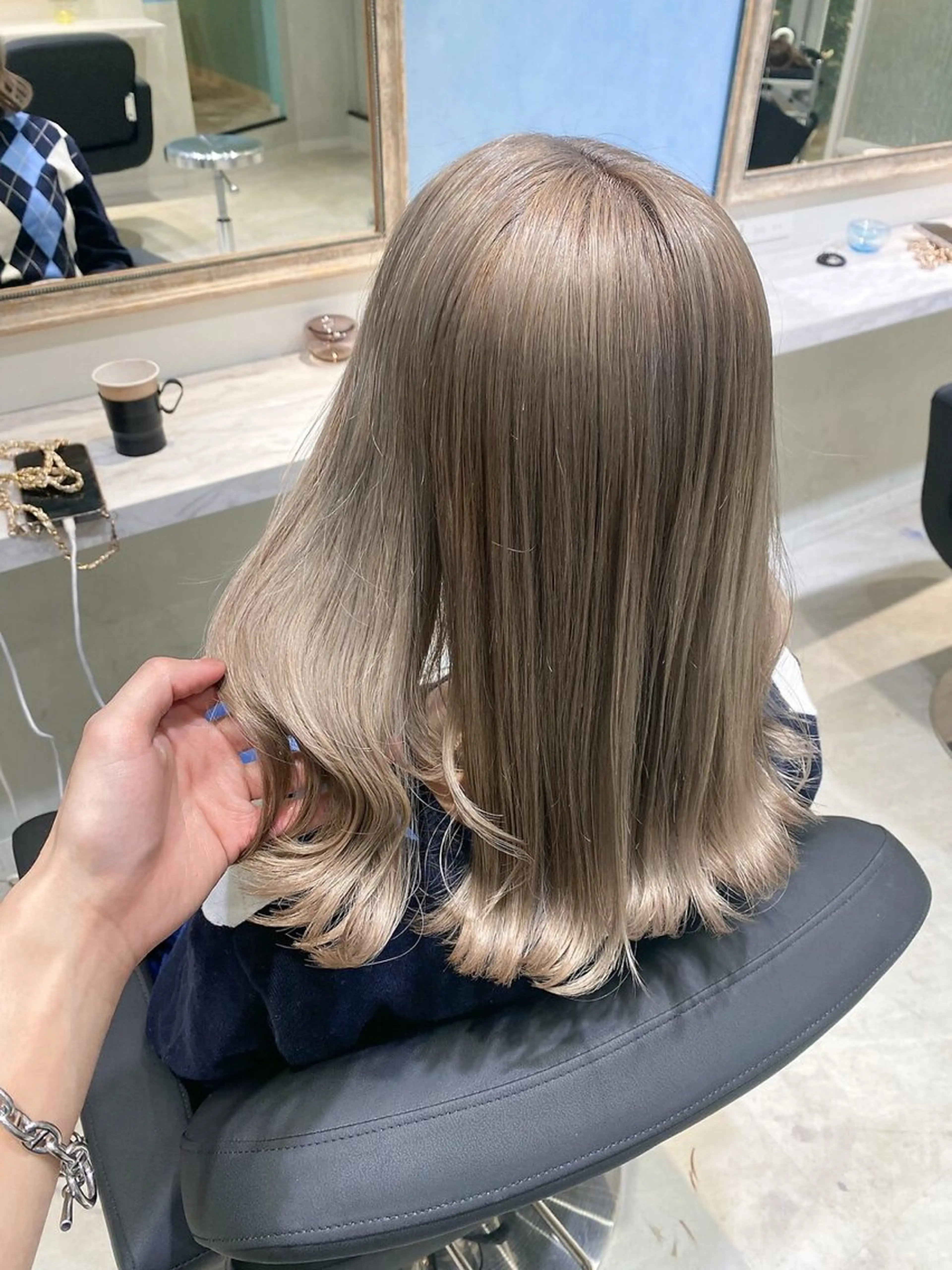 ミディアム ヘアカラー トリートメント kazusa ダブル カラー/ハイトーンのヘアスタイル
