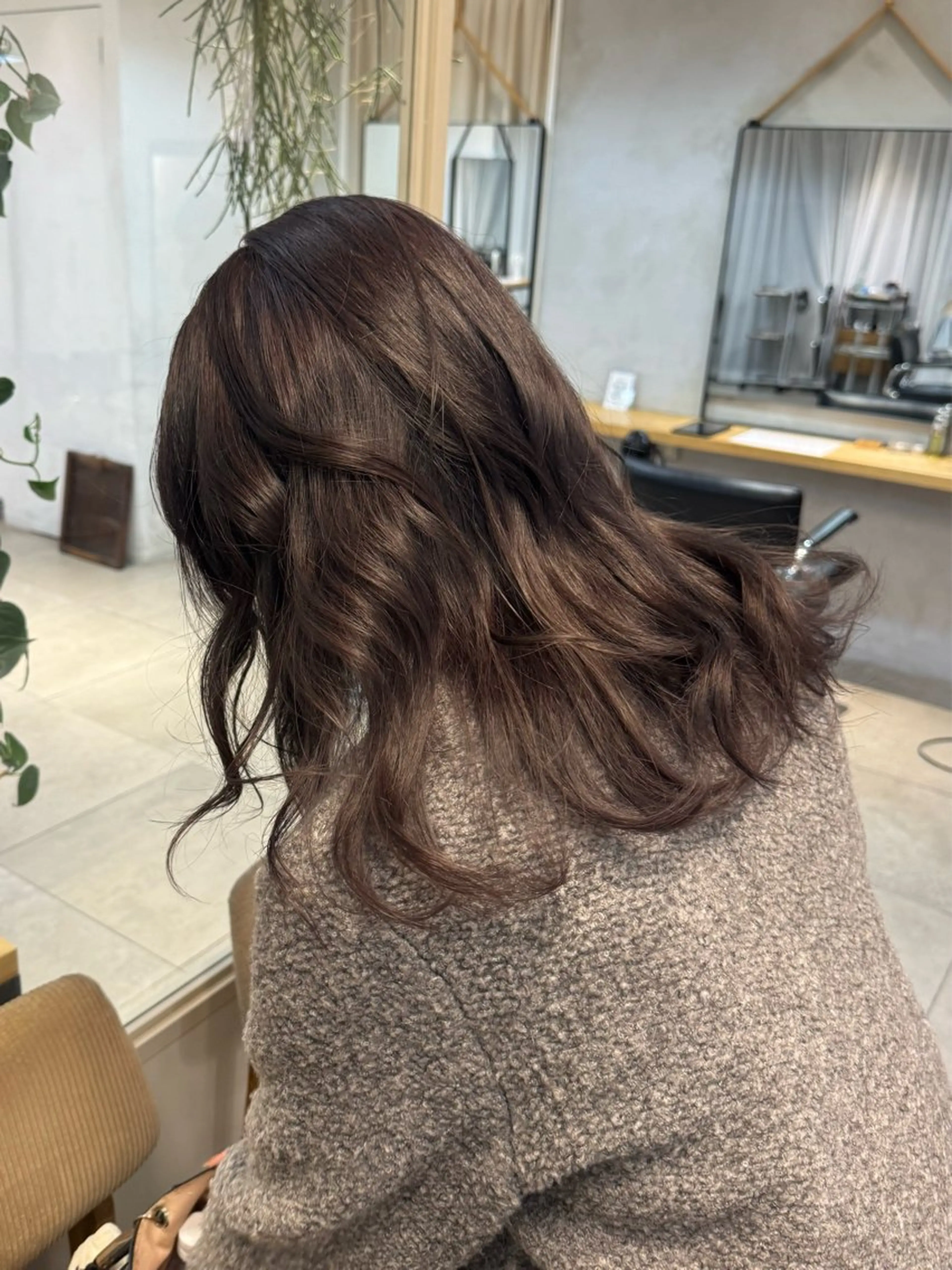 ミディアム カラー ミルクティー× グレージュMOMOのヘアスタイル