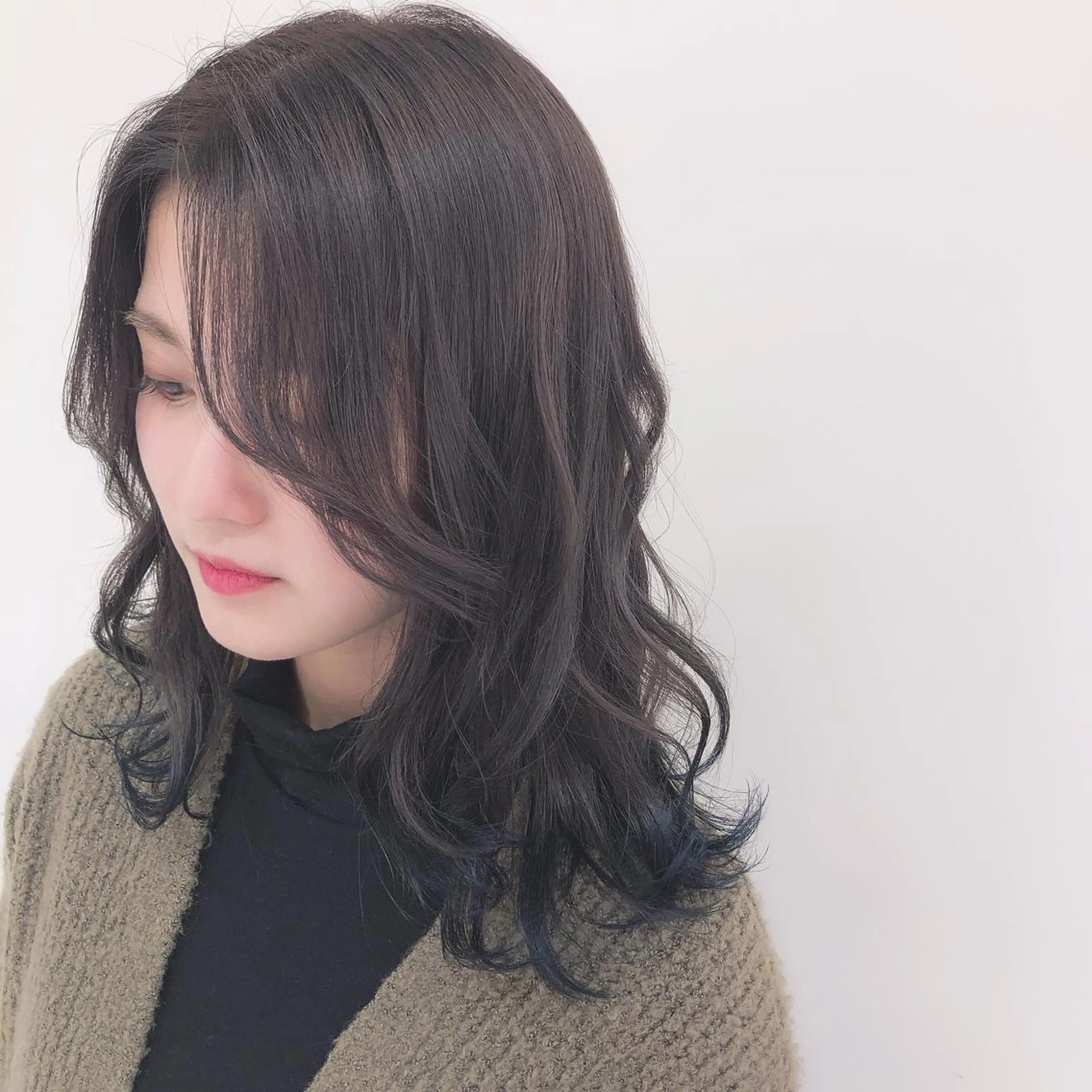セミロング カラー 野村 さなみ✨ぱっつんボブのヘアスタイル