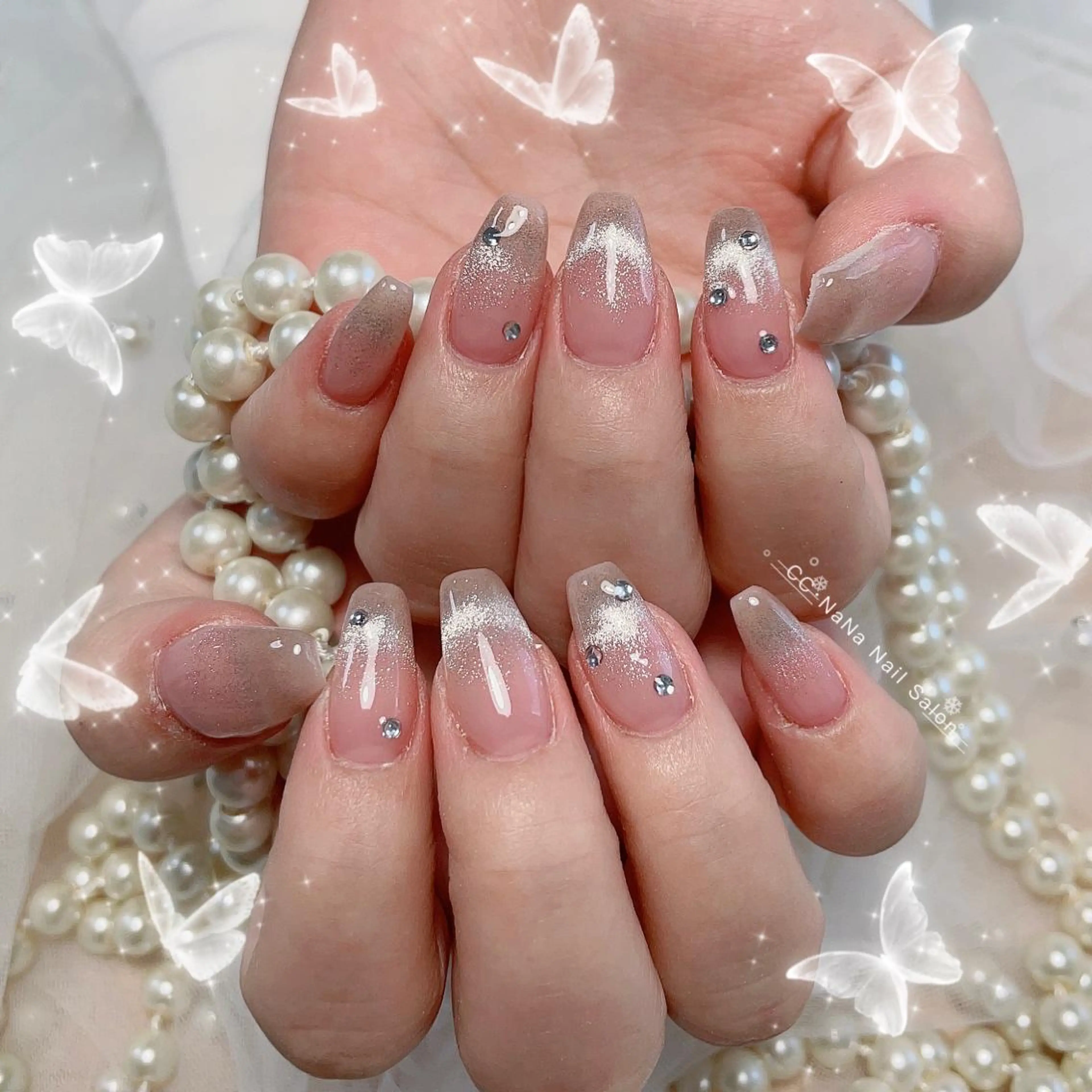 ネイル ストーンネイル ハンドネイル 💎CC・NaNa 韓国風ネイル🌙のネイルデザイン