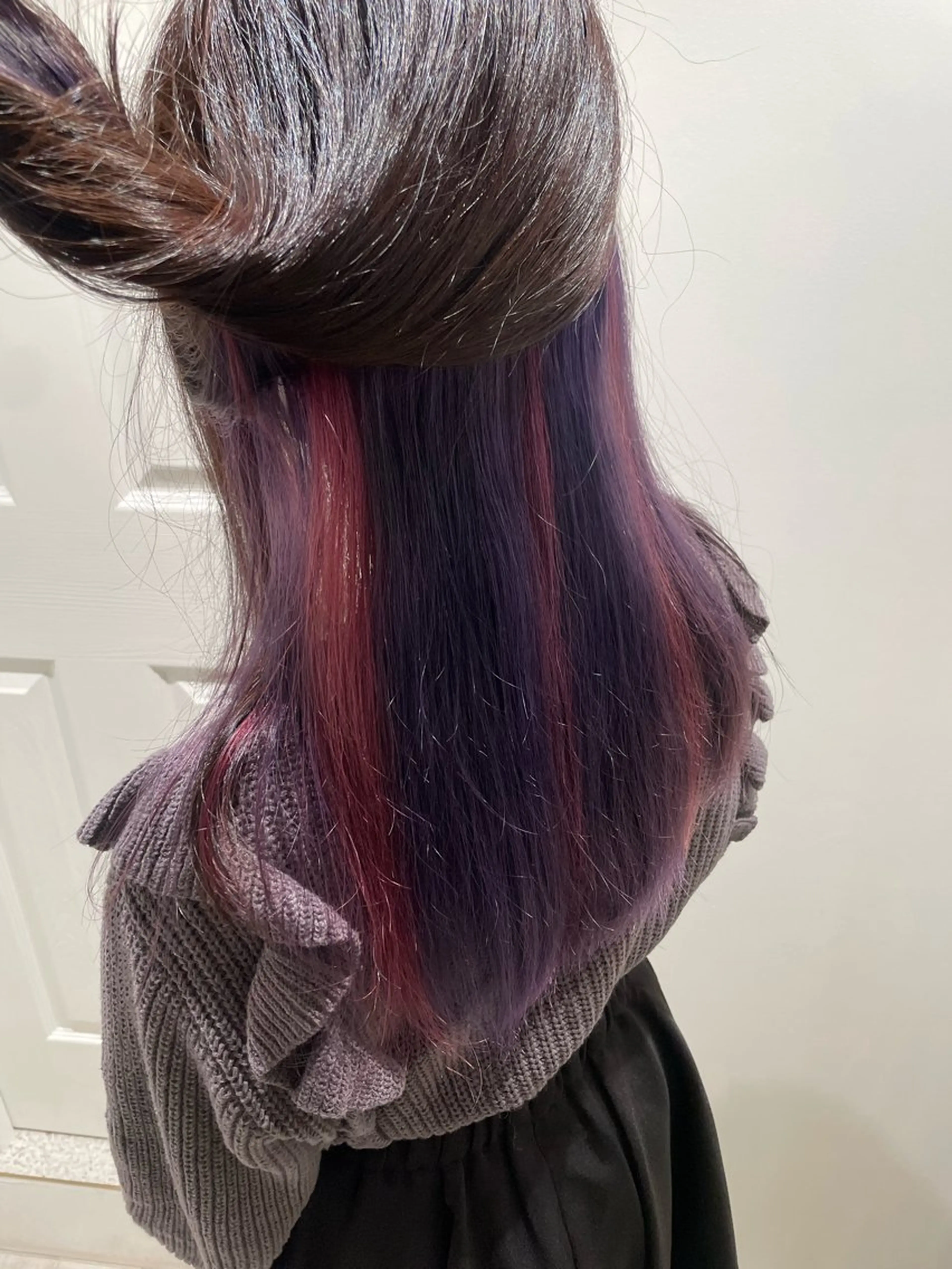 セミロング カラー インナーカラー ピンクカラー 暖色/ブリーチ/メン ズパーマ/ﾐﾜﾁｶｺのヘアスタイル