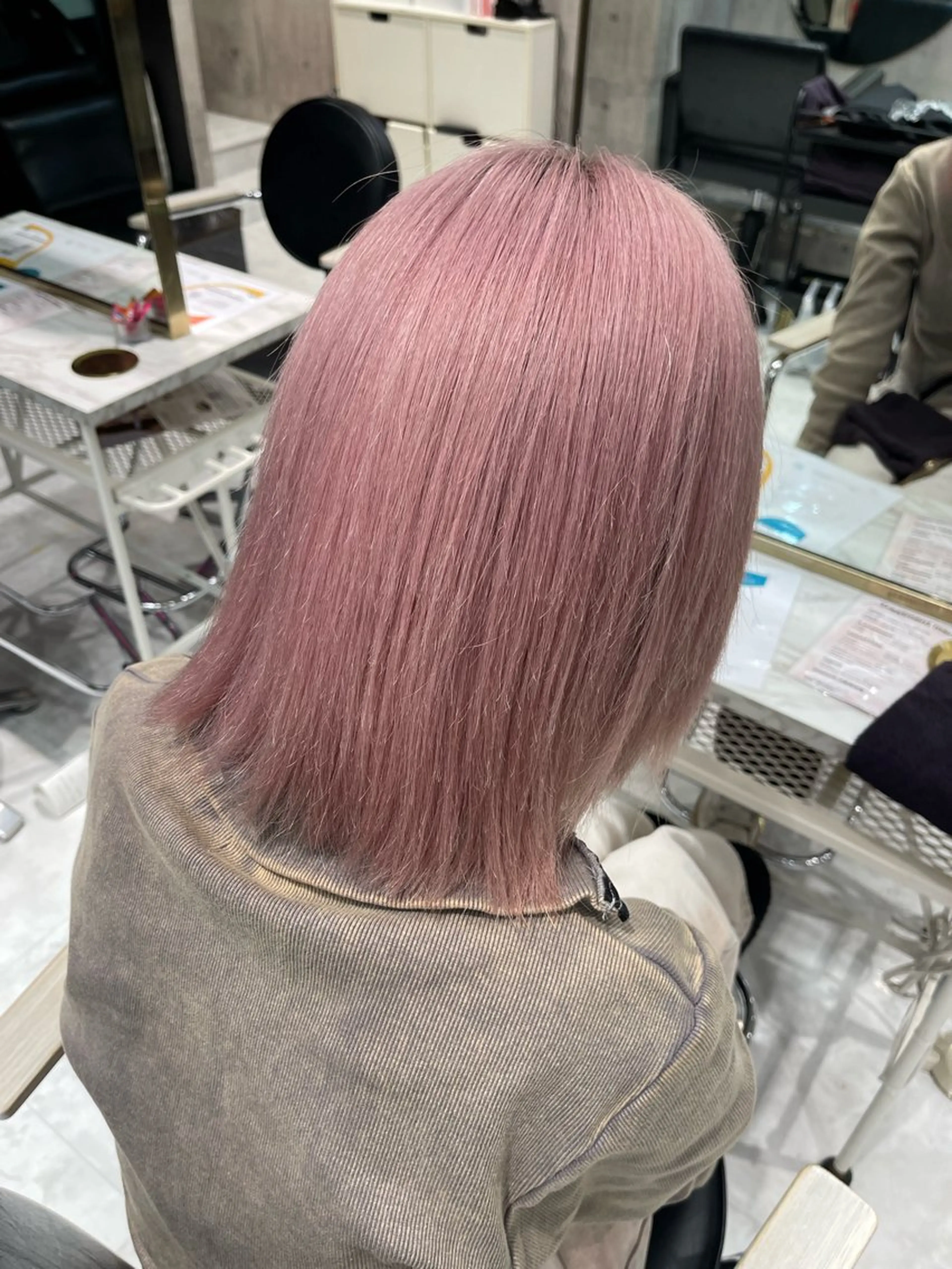 ロング カラー TENSHO 原宿　ハイトーンのヘアスタイル