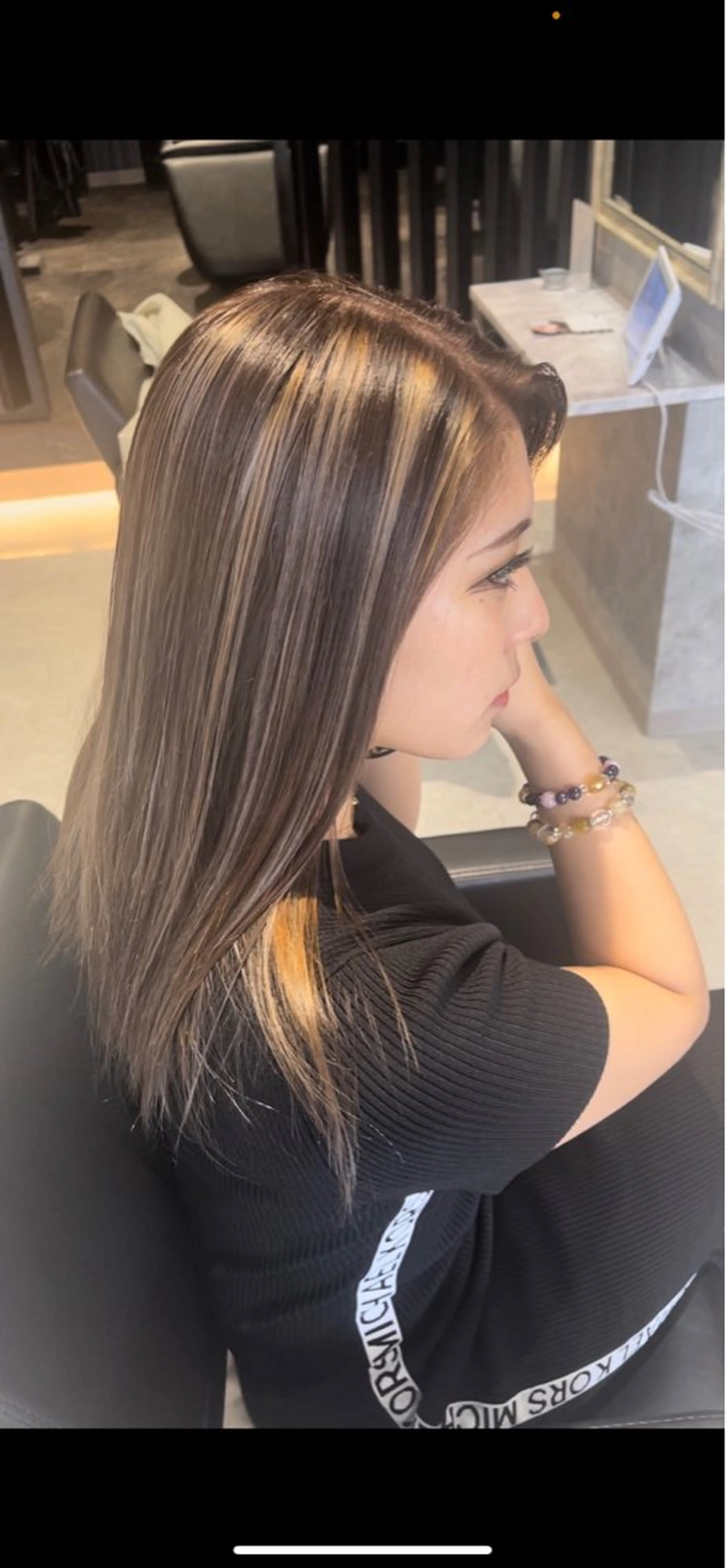 セミロング ヘアカラー ハイトーン ／ レイヤー/吉田陸斗のヘアスタイル