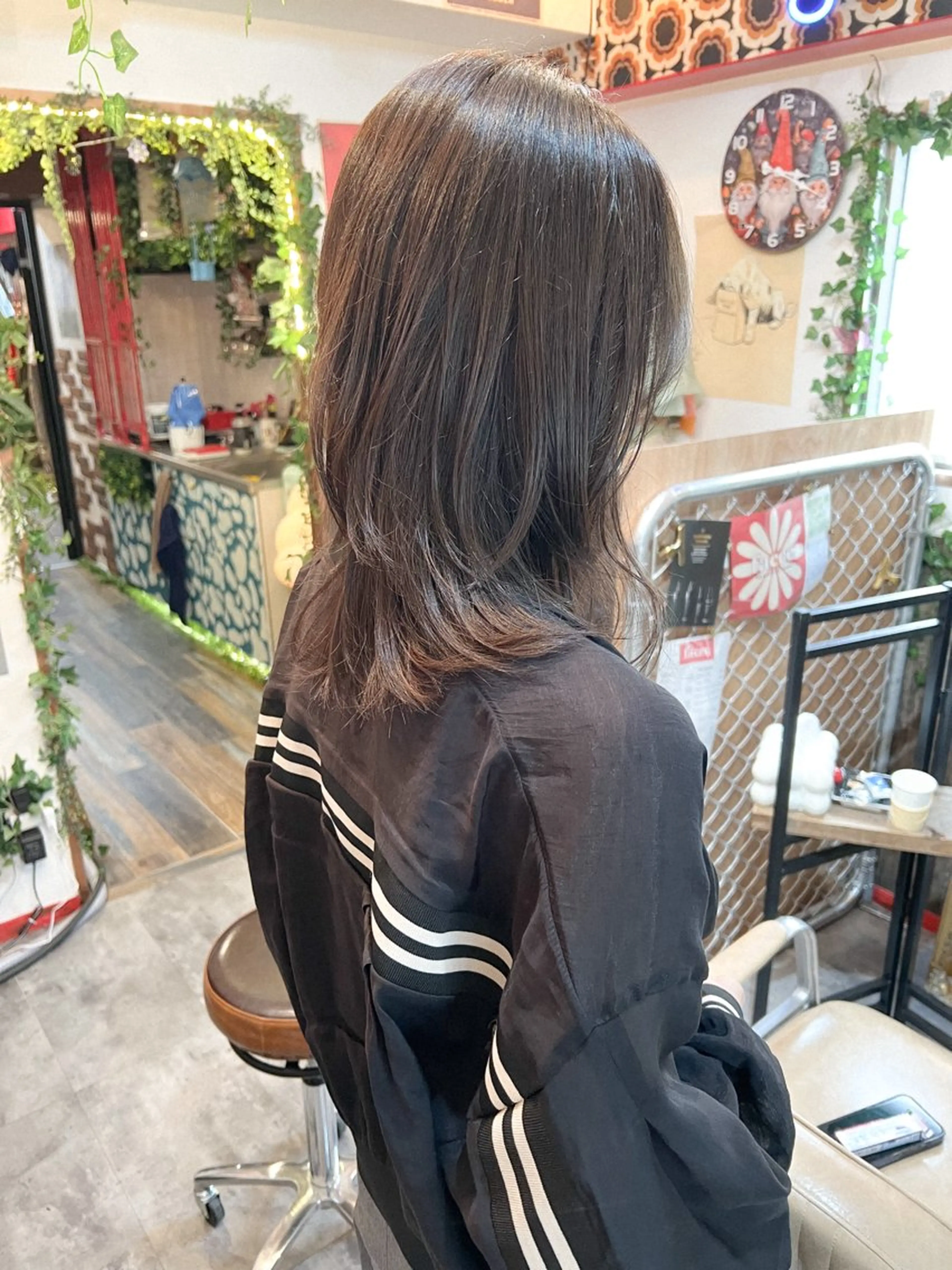 ミディアム カラー ブリーチ グレージュ ブリーチなしカラー オリーブカラー オリーブグレージュ カット ヘアカラー トリートメント カラーパティシエ facce🌼ikoのヘアスタイル