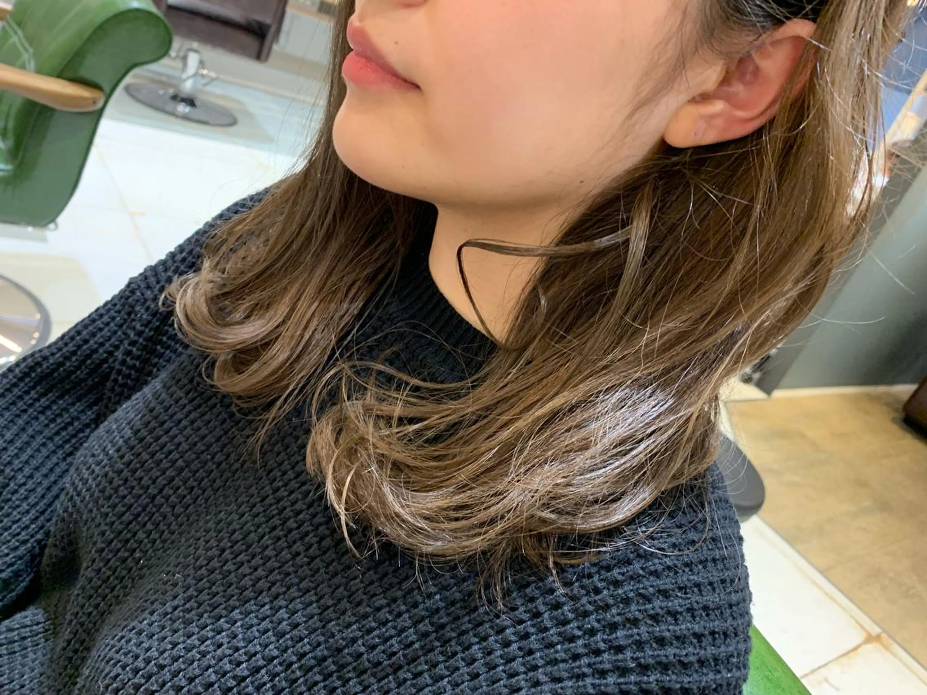 セミロング カラー 畠山 華奈のヘアスタイル