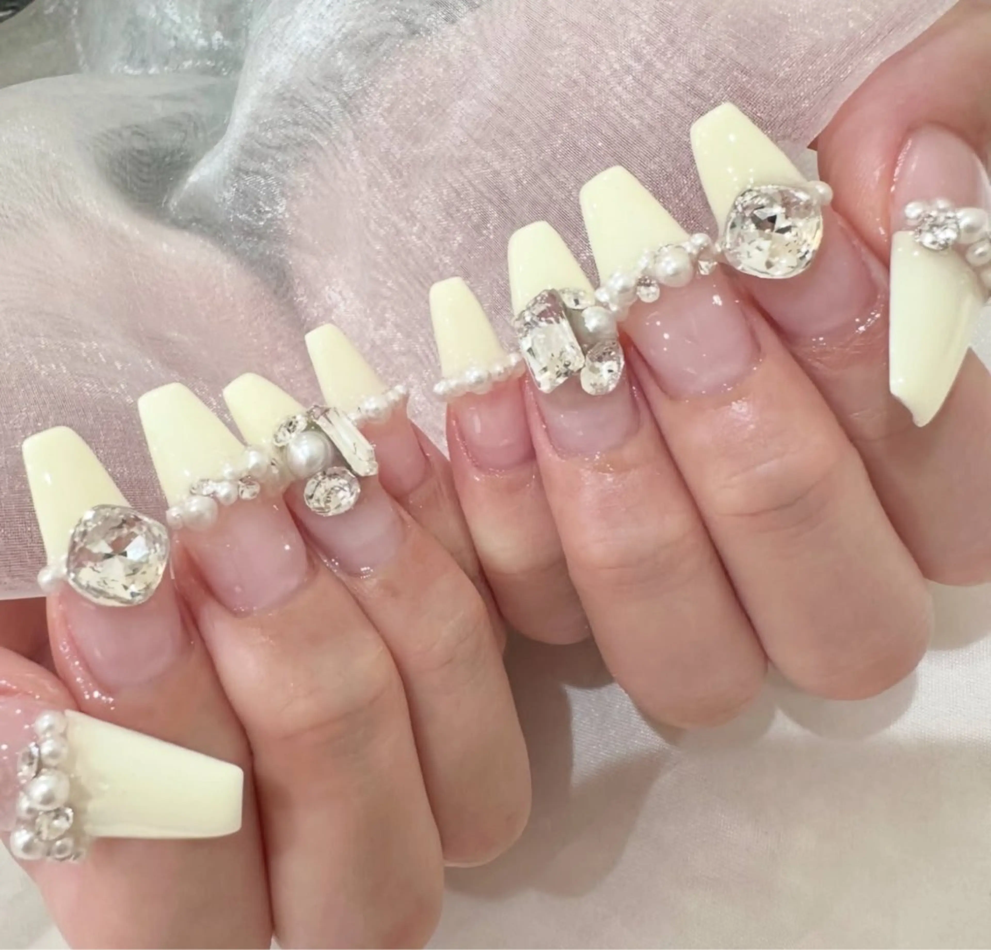 ネイル アートネイル フラワーネイル フレンチネイル ジェルネイル グラデーション ハンドネイル Ryunail所属・ryunail_ shinokuboのネイルデザイン