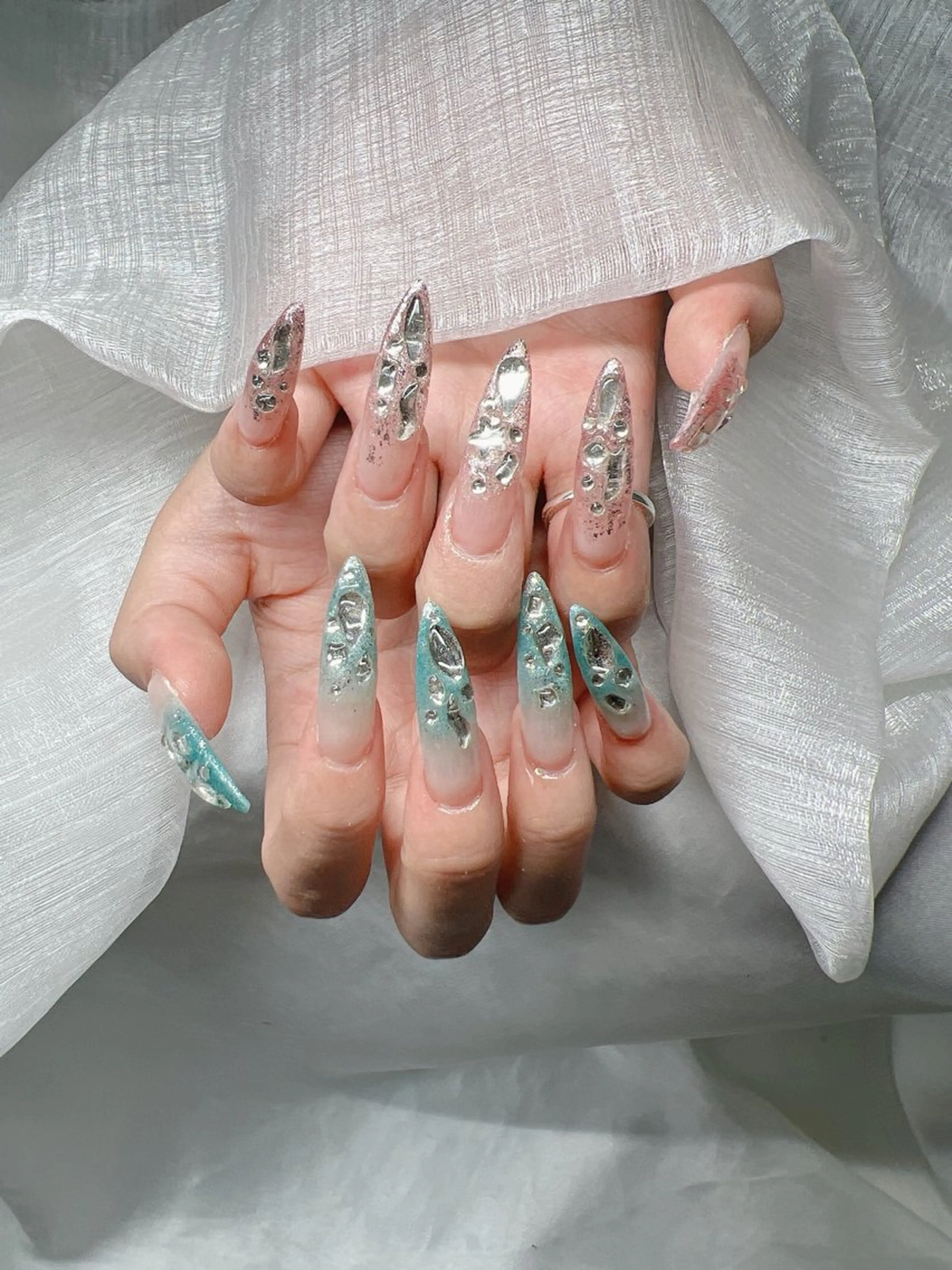 ネイル 長さ出し グラデーション キラキラネイル マグネットネイル ニュアンスネイル ハンドネイル Lee Nailsのネイルデザイン