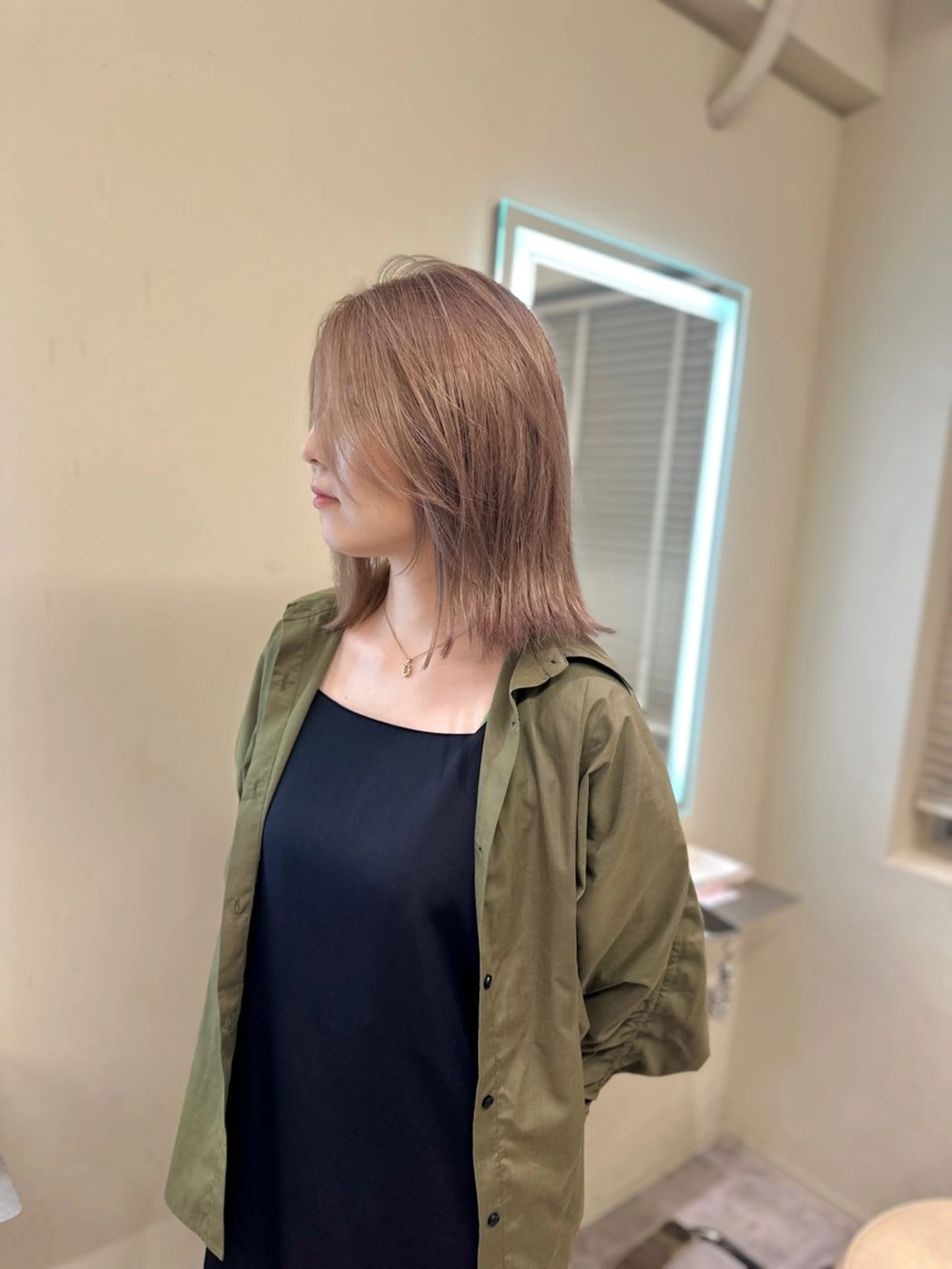 セミロング カラー アディクシーカラー バレイヤージュ ブリーチ デザインカラー ダブルカラー カット ヘアカラー トリートメント レイヤーカット nude ヘア大和のヘアスタイル