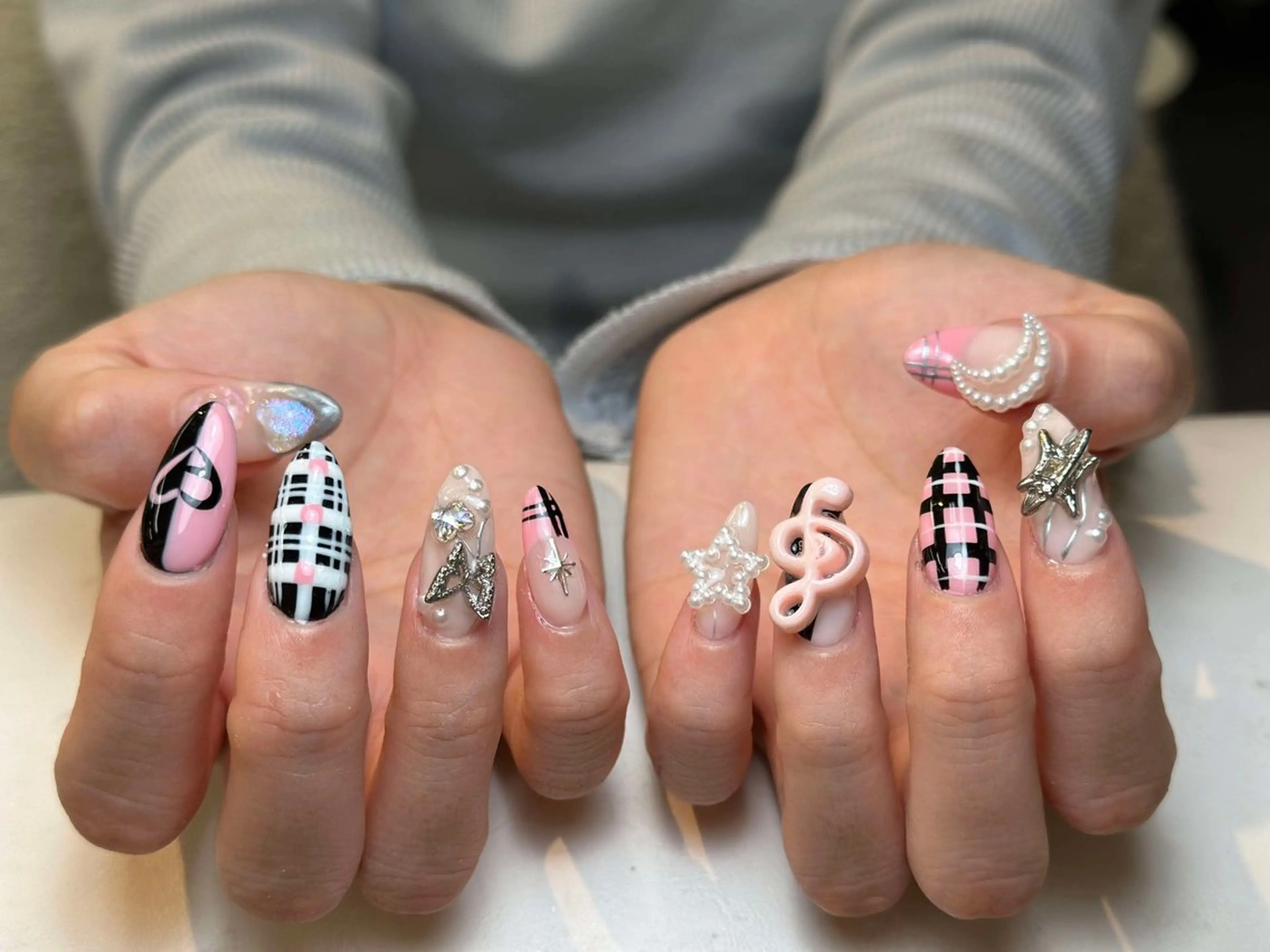 ネイル アートネイル フレンチネイル ジェルネイル ニュアンスネイル オフィスネイル ハンドネイル Nie Nail Salon所属・Nie Nail Shinokuboのネイルデザイン