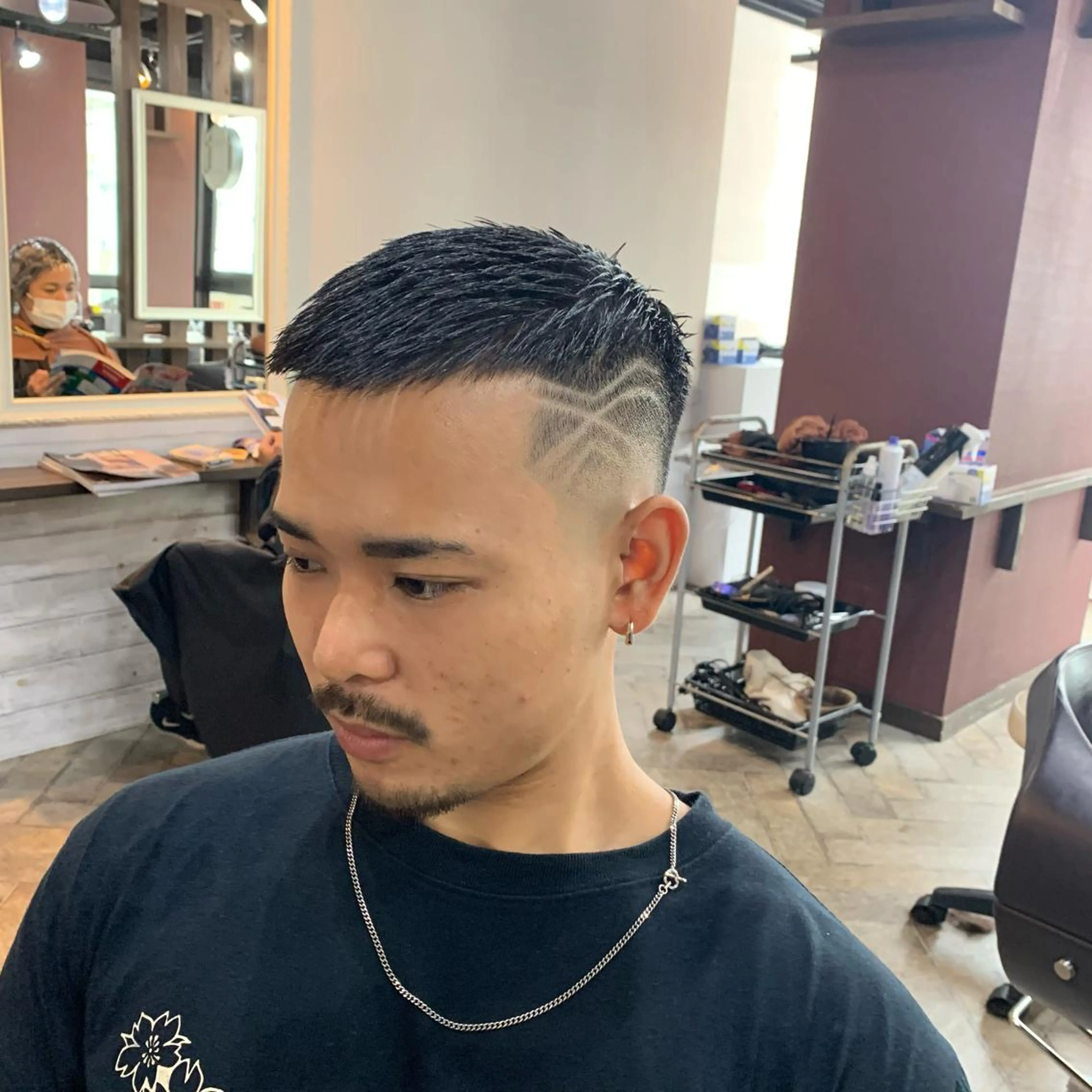 ショート メンズ フェードカット スキンフェード カット グランルシア所属・梅田茶屋町メンズ N o.1 榊のヘアスタイル
