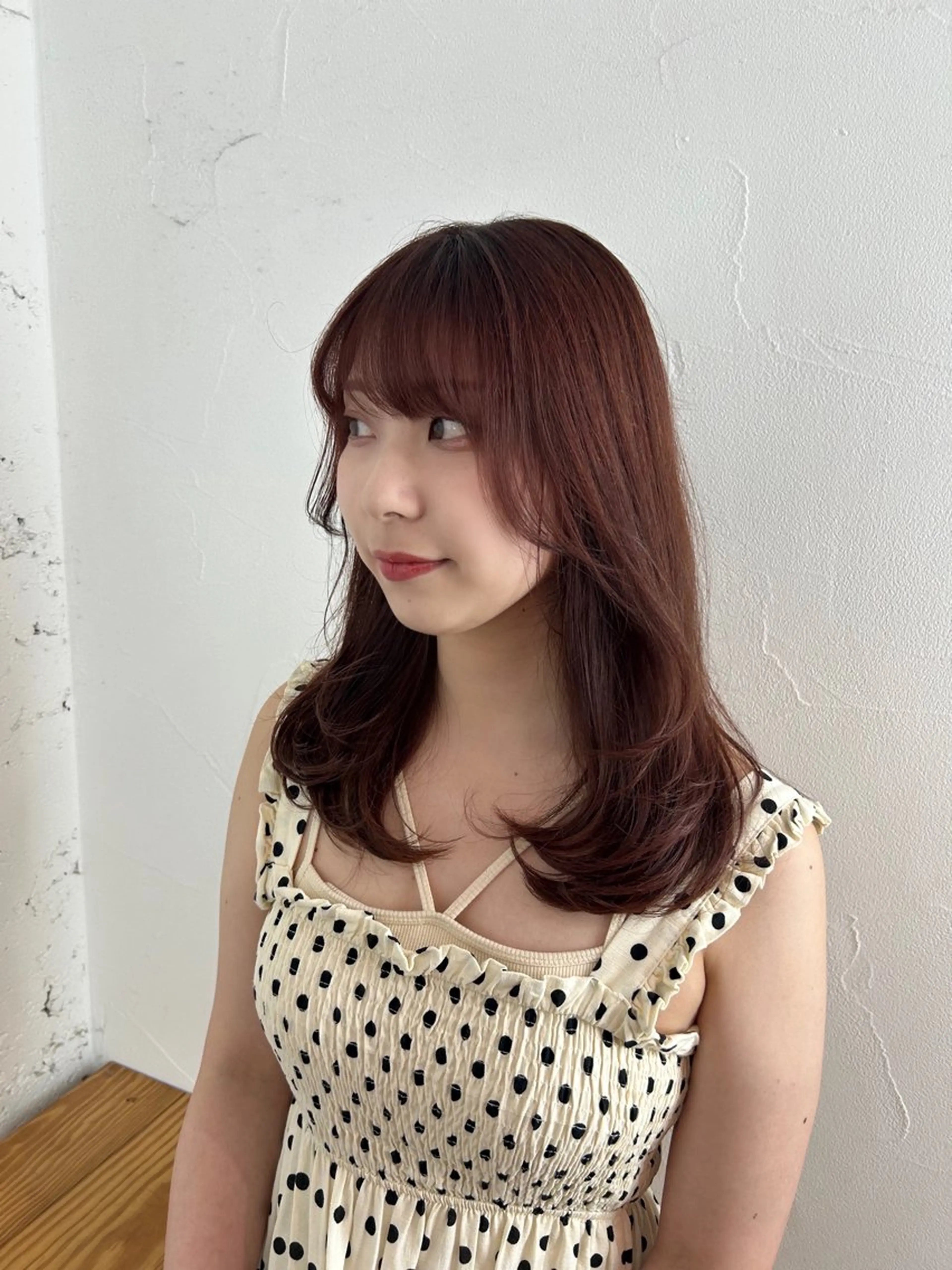 セミロング レイヤーカット エミリ / オリーブカラーのヘアスタイル