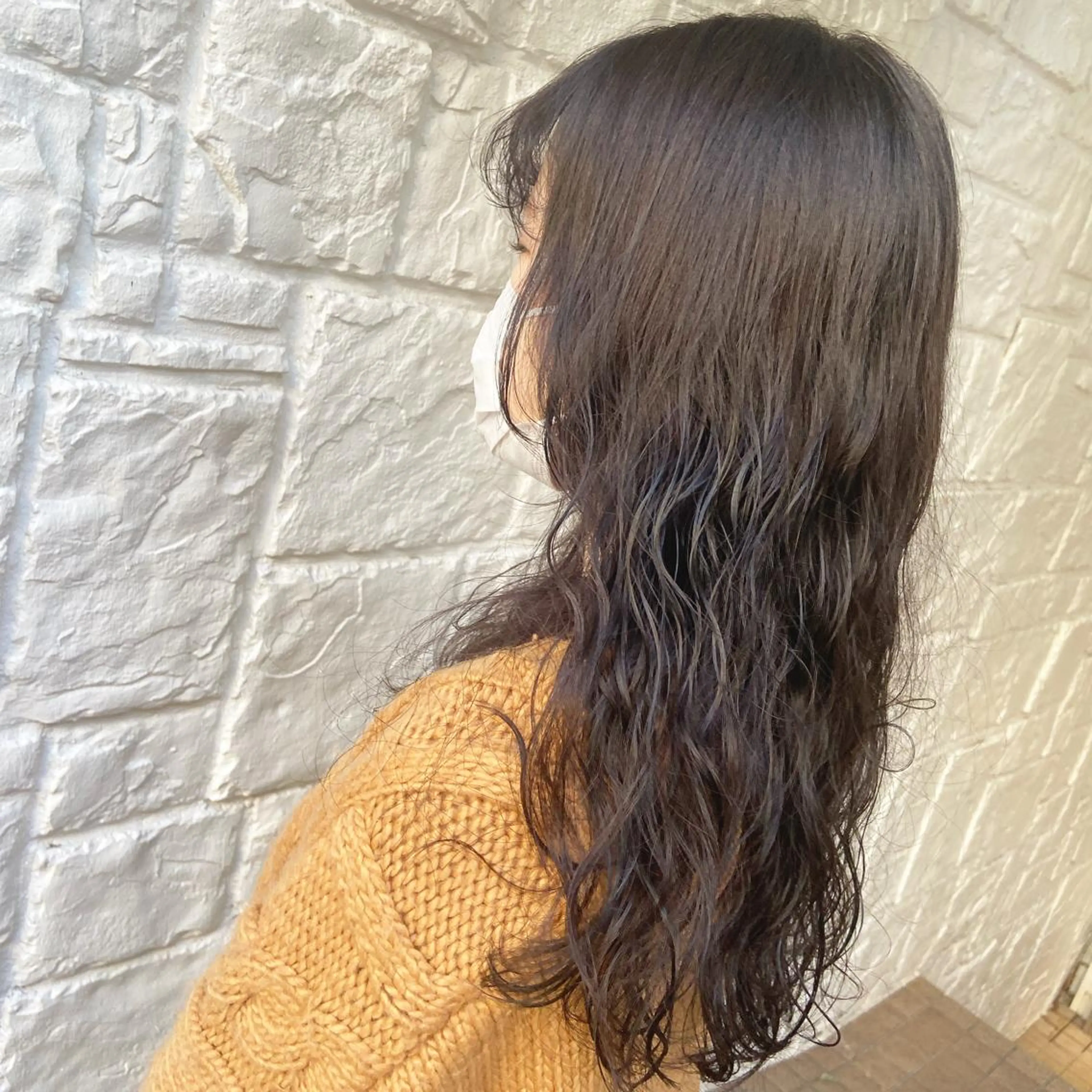 ロング カラー パーマ カット ヘアカラー ヘッドスパ ヘアセット カジュアルを女っぽく 𝗮𝘆𝗮𝗰𝗼のヘアスタイル