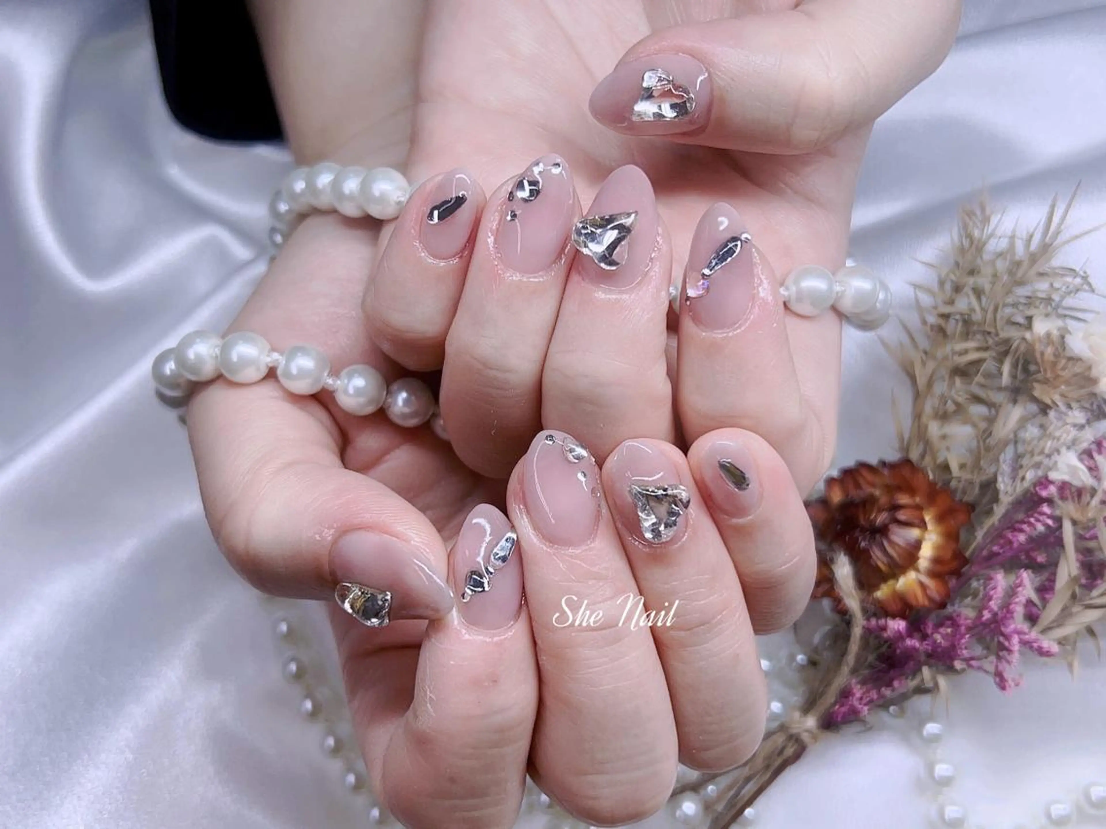 ネイル 長さ出し シンプルネイル ストーンネイル ネイルチップ ワンホンネイル ハンドネイル She   Nail所属・ISA_ BELLAのネイルデザイン