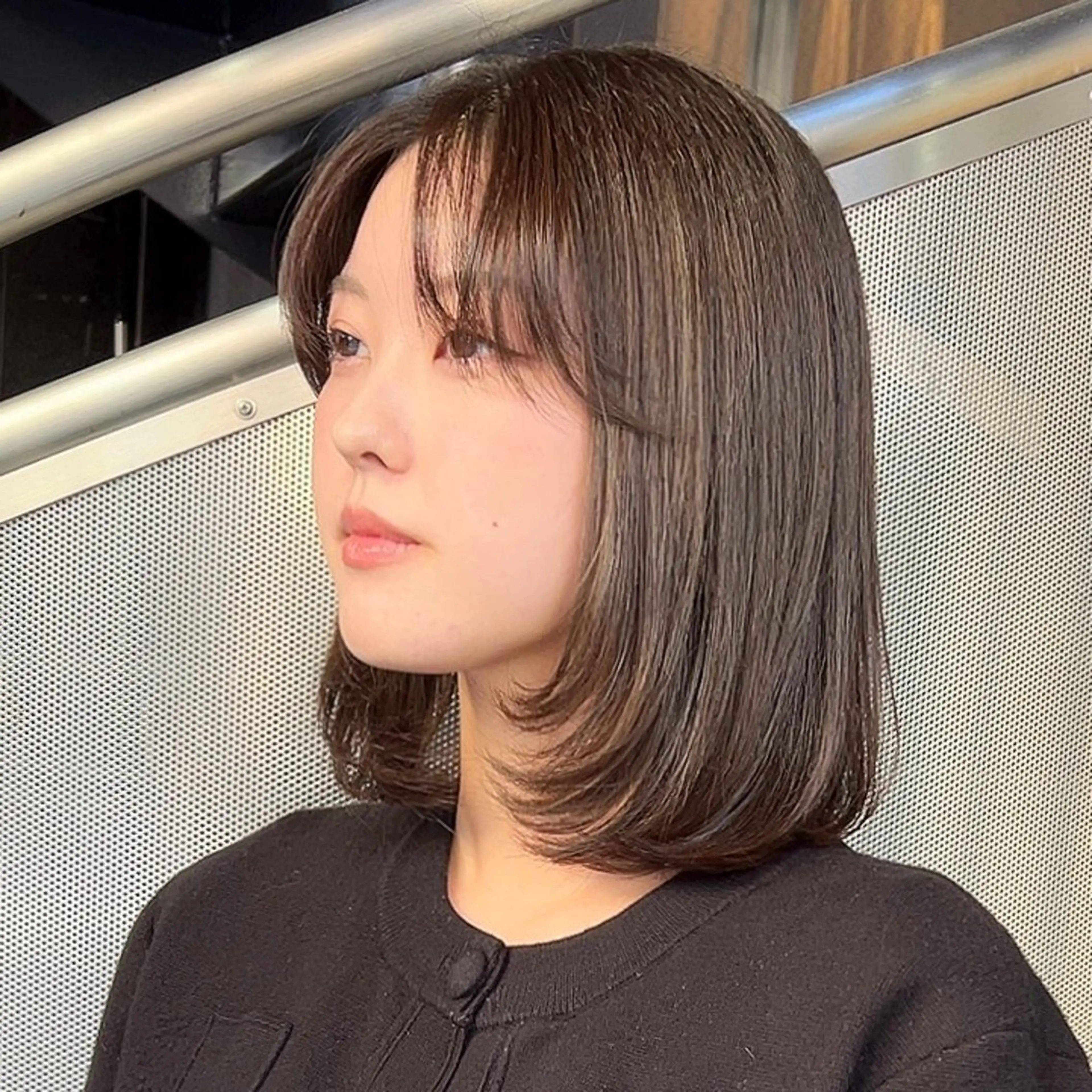 ミディアム ボブ レイヤーカット カット ヘアカラー calna 古賀 菜摘のヘアスタイル