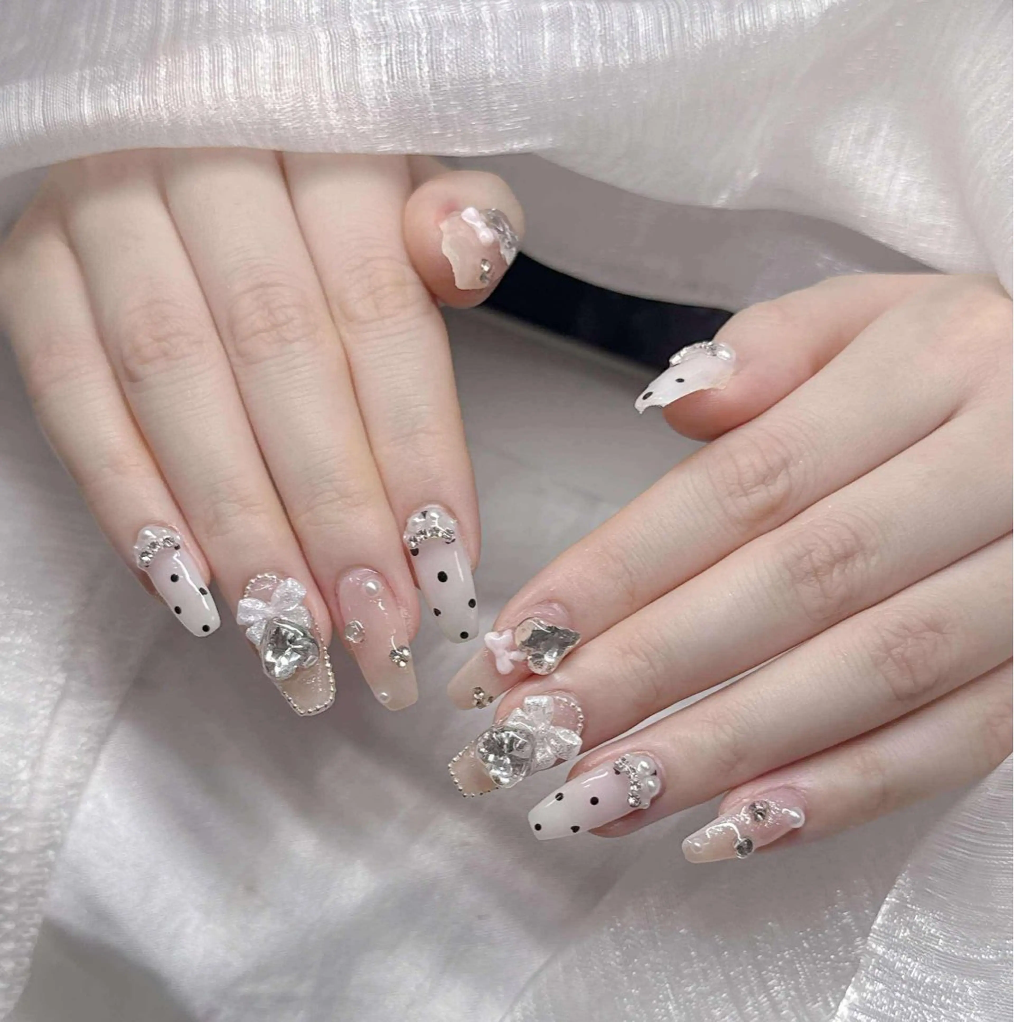 ネイル 長さ出し グラデーション 卒業式 キラキラネイル マグネットネイル ハンドネイル Lee Nailsのネイルデザイン