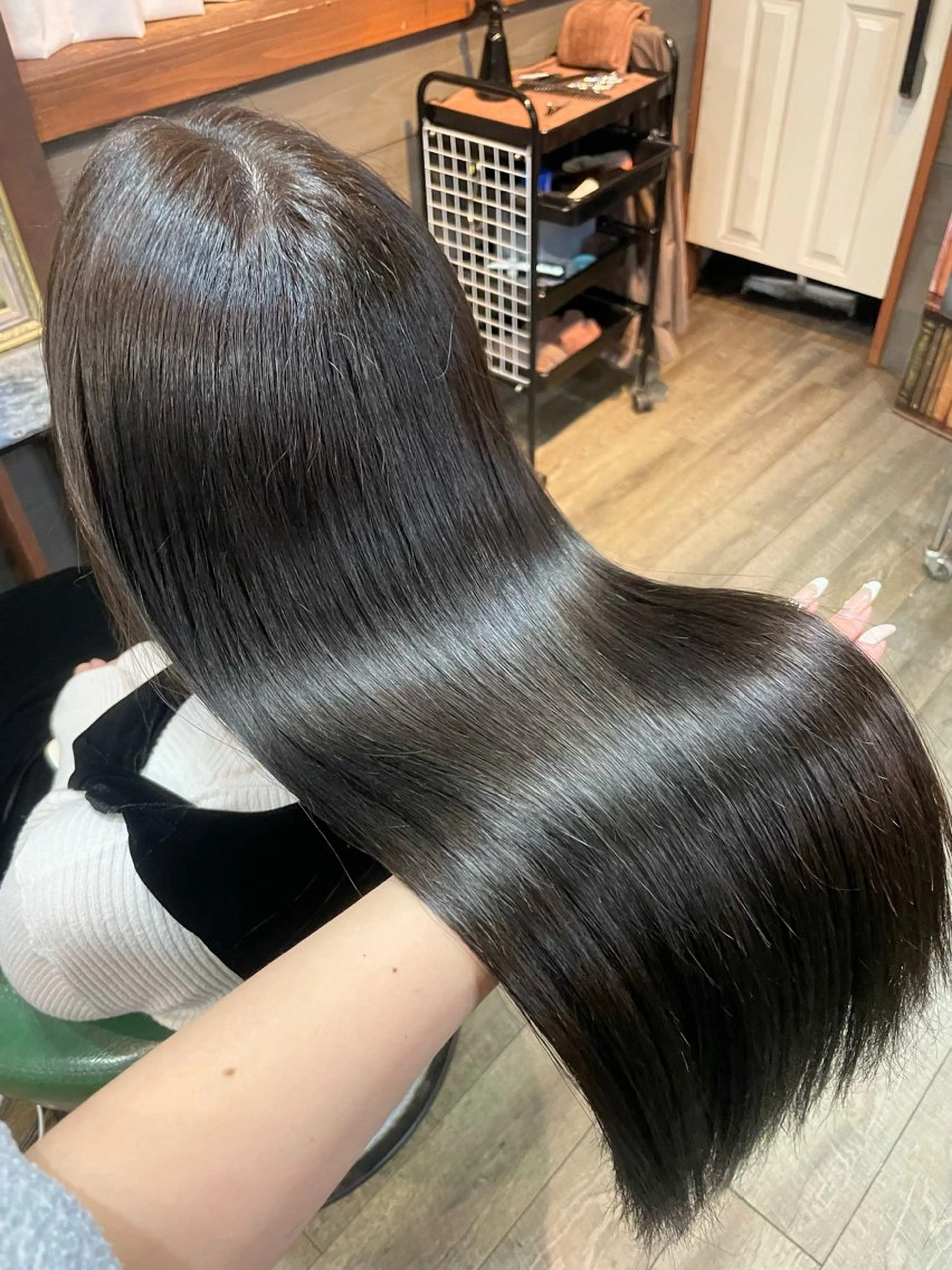 ロング カラー グレージュ オリーブグレージュ オリーブグレー ヘアカラー トリートメント MIKA 💫艶透明感カラーのヘアスタイル