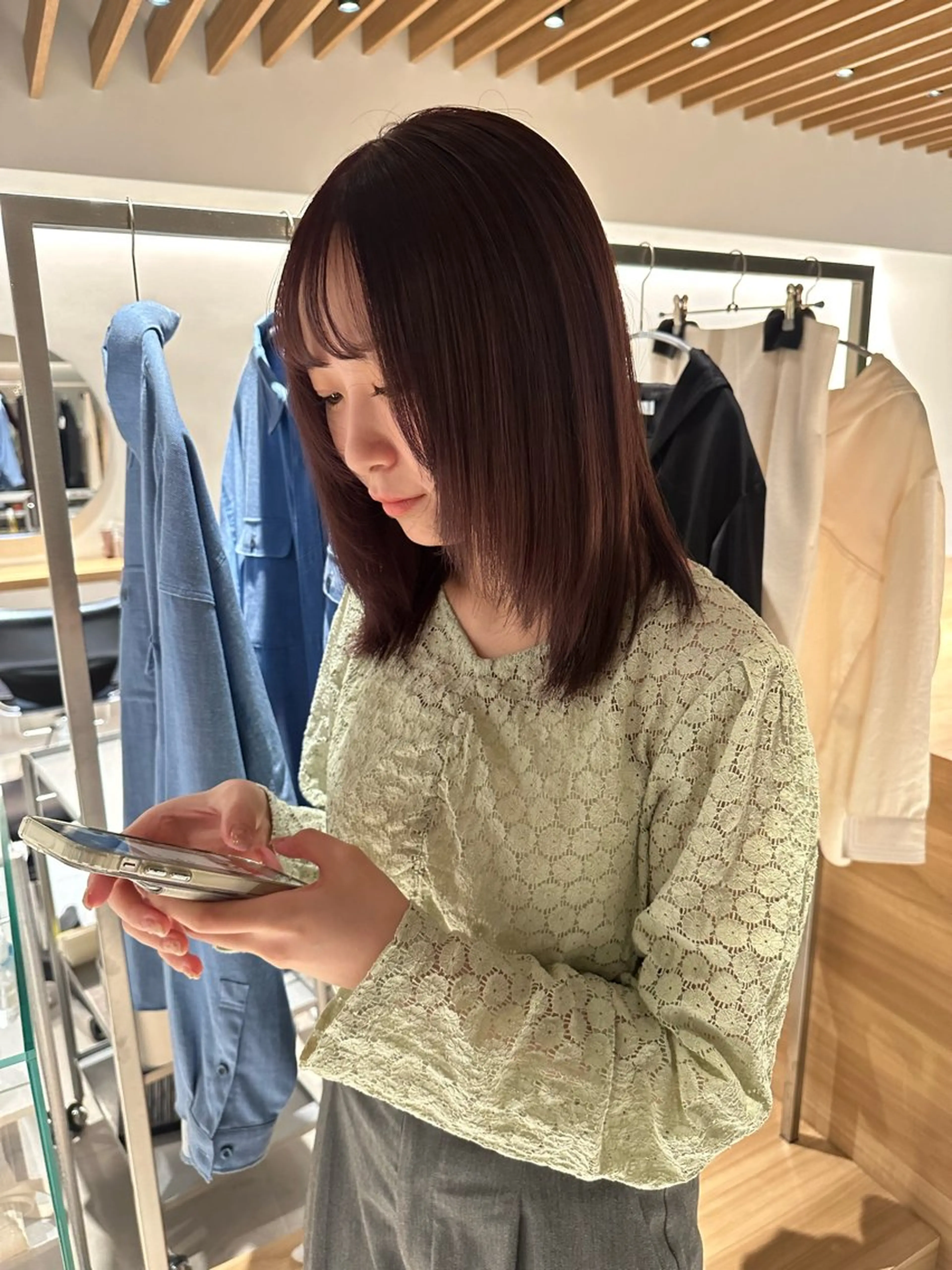 ミディアム カラー 井上 翠月のヘアスタイル
