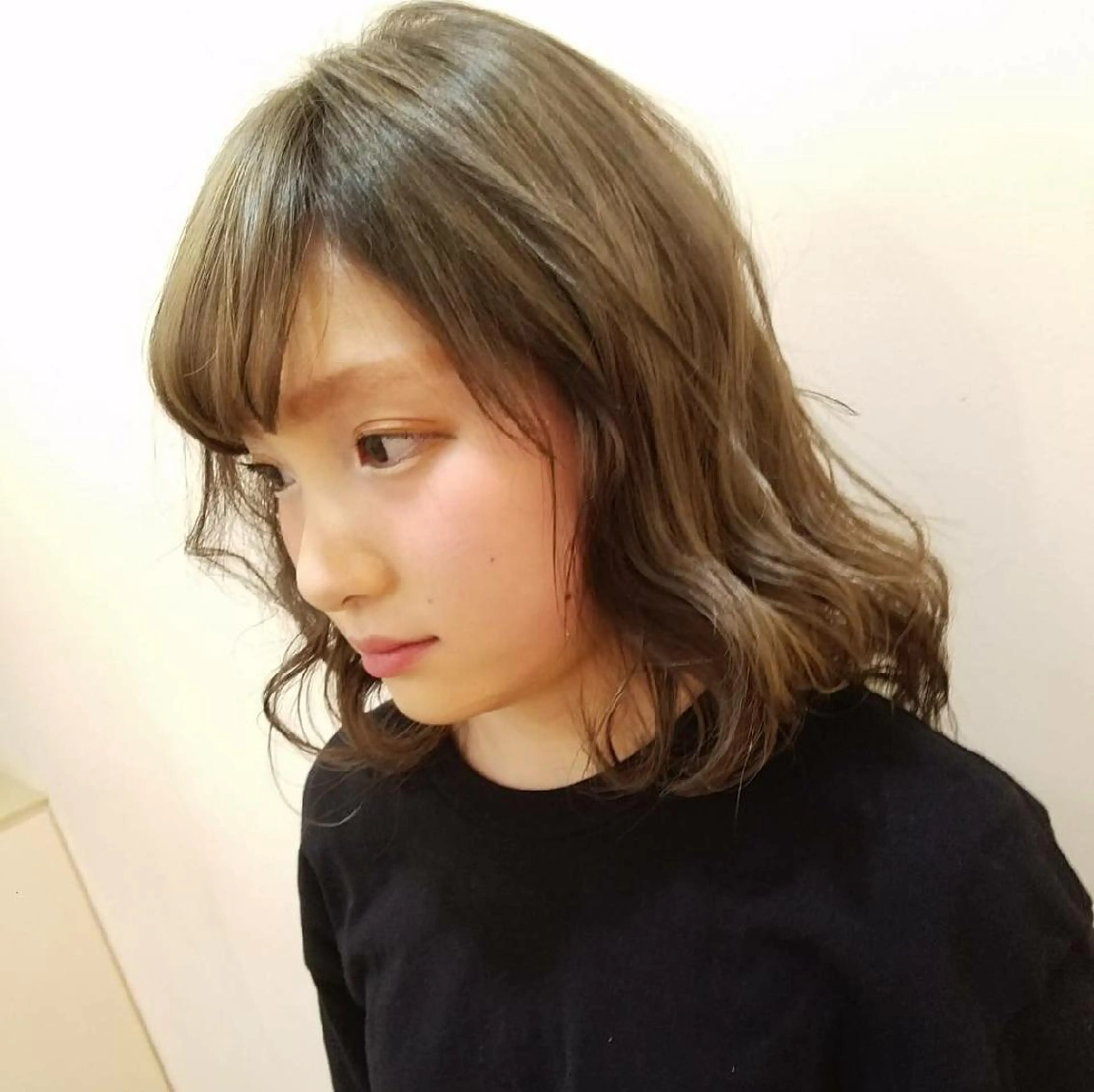 ミディアム カラー グレージュ EMANON名古屋所属・美谷添（ミヤゾエ） まどか大人ヘアサロンのヘアスタイル