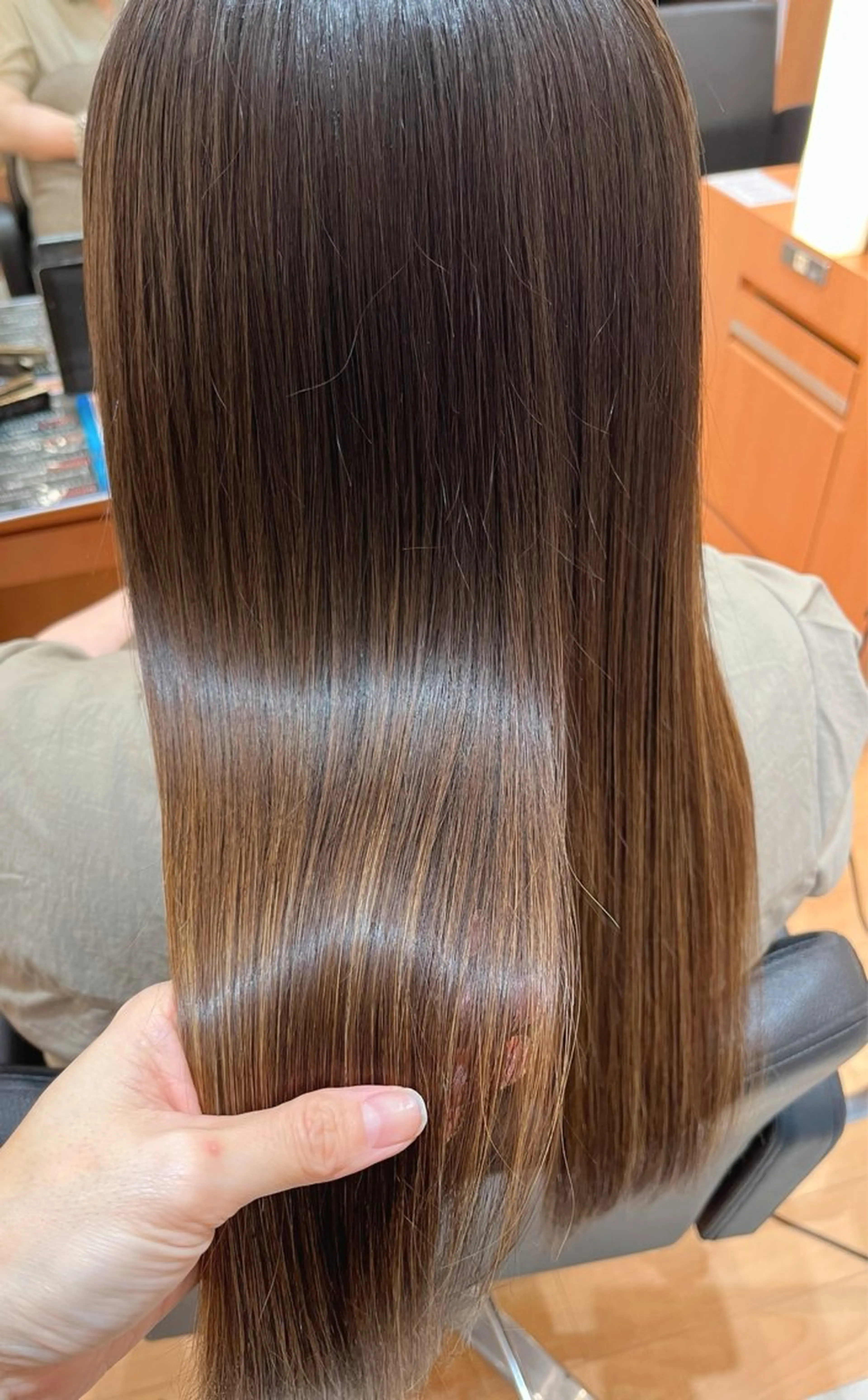レディースカット+縮毛矯正の写真