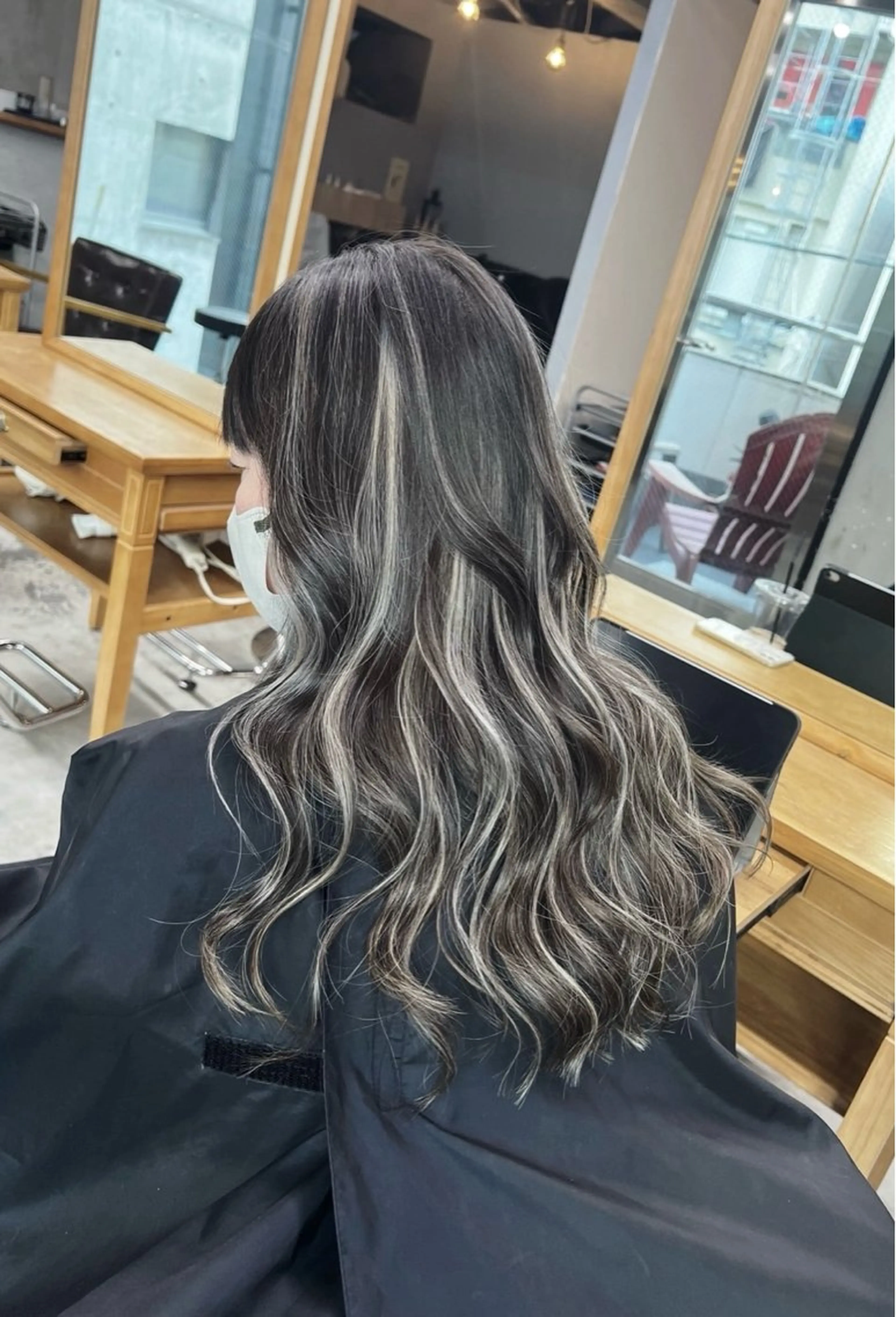 ロング カラー ダークグレー ダークグレージュ グレージュ ハイライトカラー ハイライト ヘアカラー トリートメント ROBIN所属・指名数No.1 /NAOYAのヘアスタイル