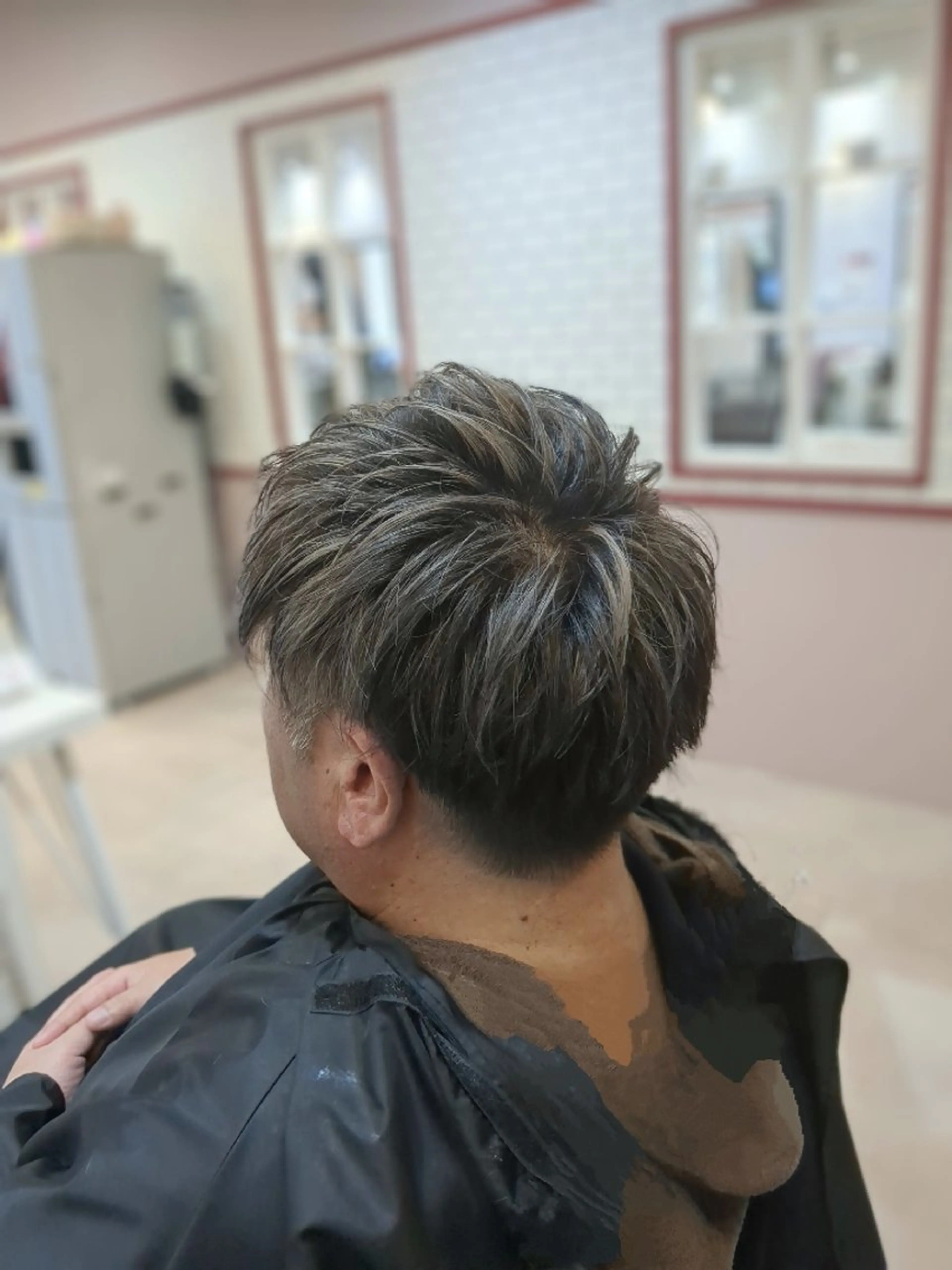 ショート カラー グレージュ ハイライトカラー シルバー シルバーグレージュ ハイライト アグヘアーヴィズ 永山店所属・菅原 涼のヘアスタイル