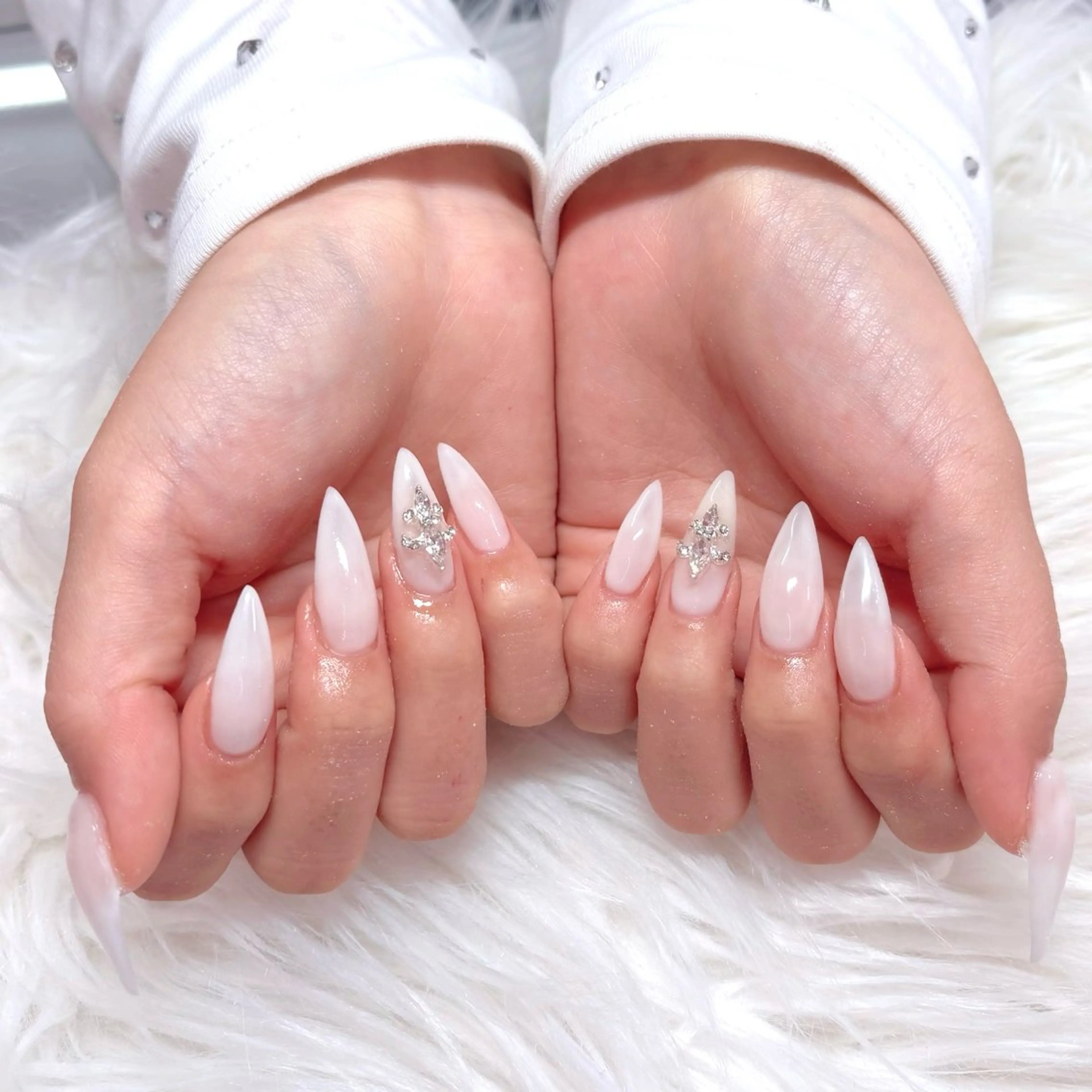 ネイル スカルプネイル シンプルネイル ホワイト ハンドネイル Noix nailのネイルデザイン
