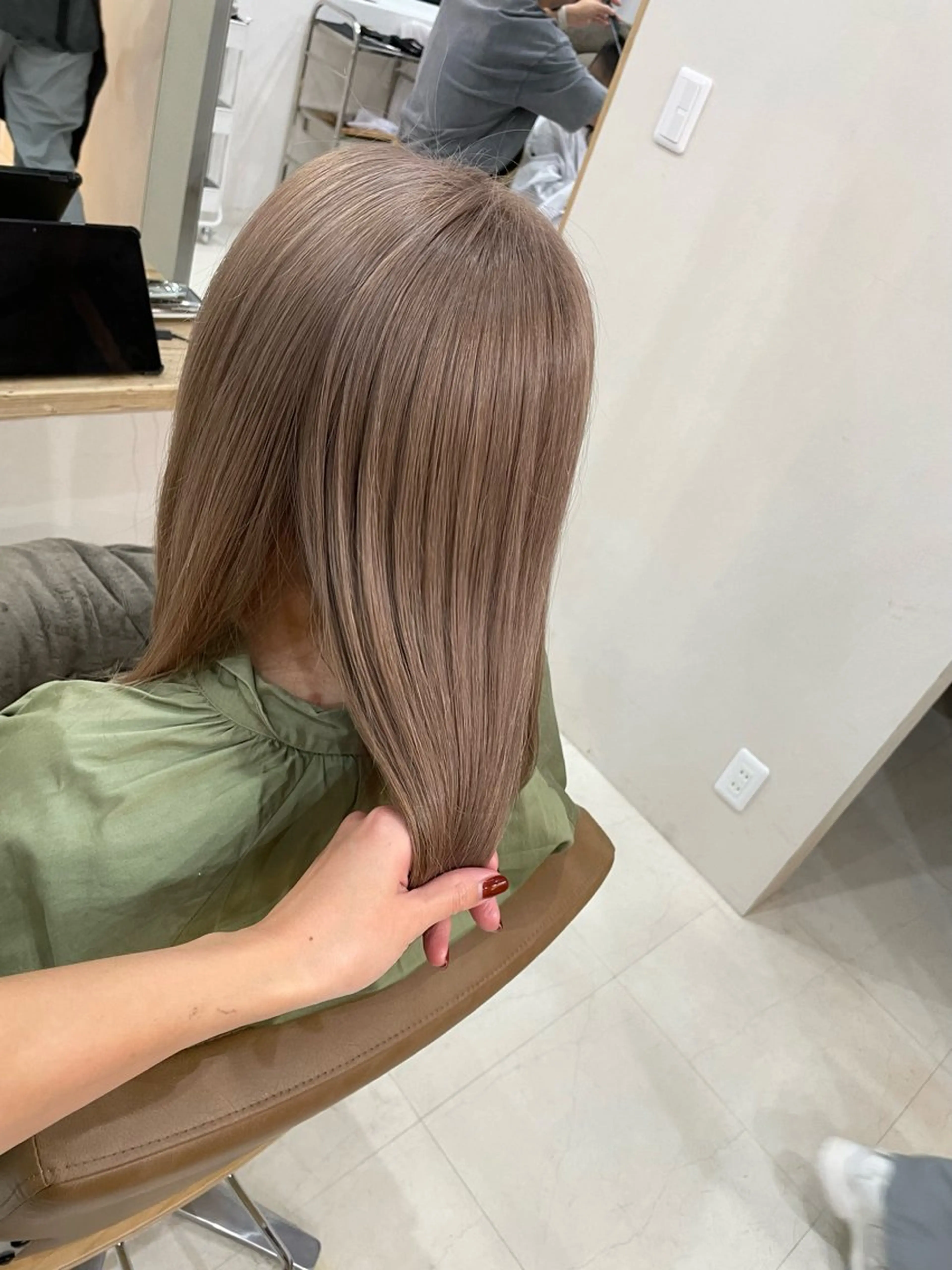 セミロング ヘアカラー アルーナビューティデザイン所属・鈴木 妃帆未のヘアスタイル