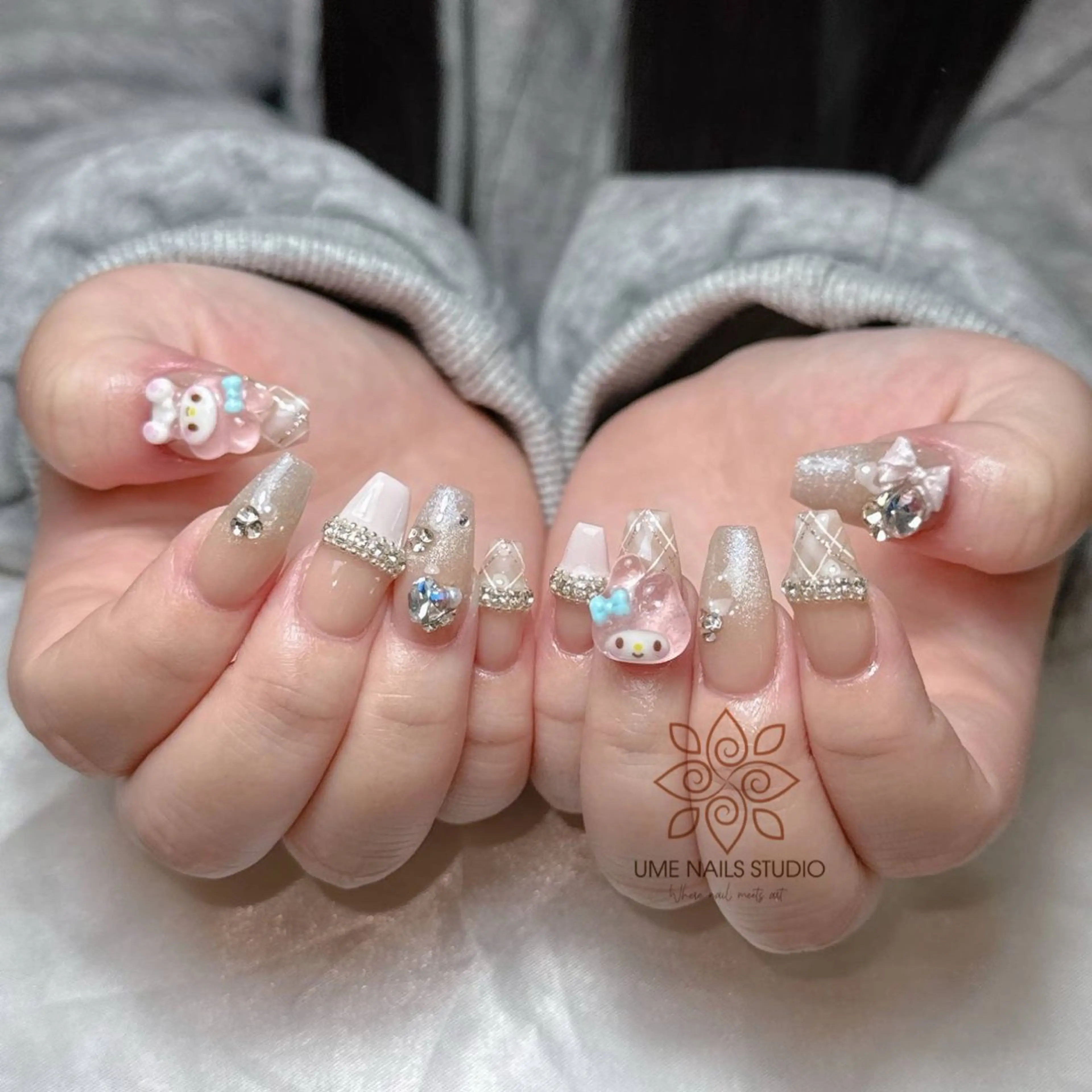 ネイル チークネイル クリアネイル ガーリー キラキラネイル 韓国ネイル ハンドネイル Ume Nail Studioのネイルデザイン