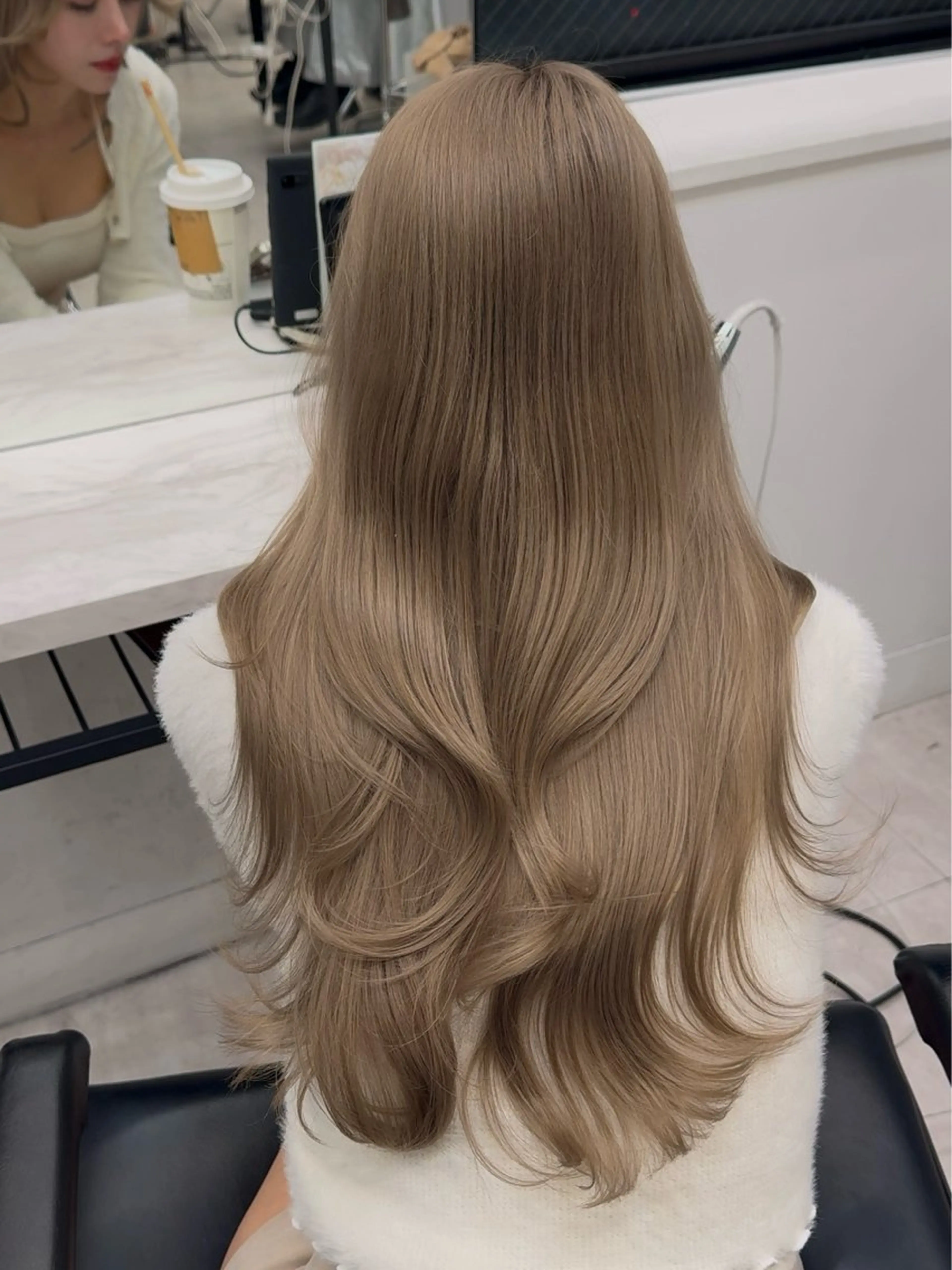 ロング カラー ヘアカラー トリートメント 高島大登/顔周り /ミルクティーのヘアスタイル