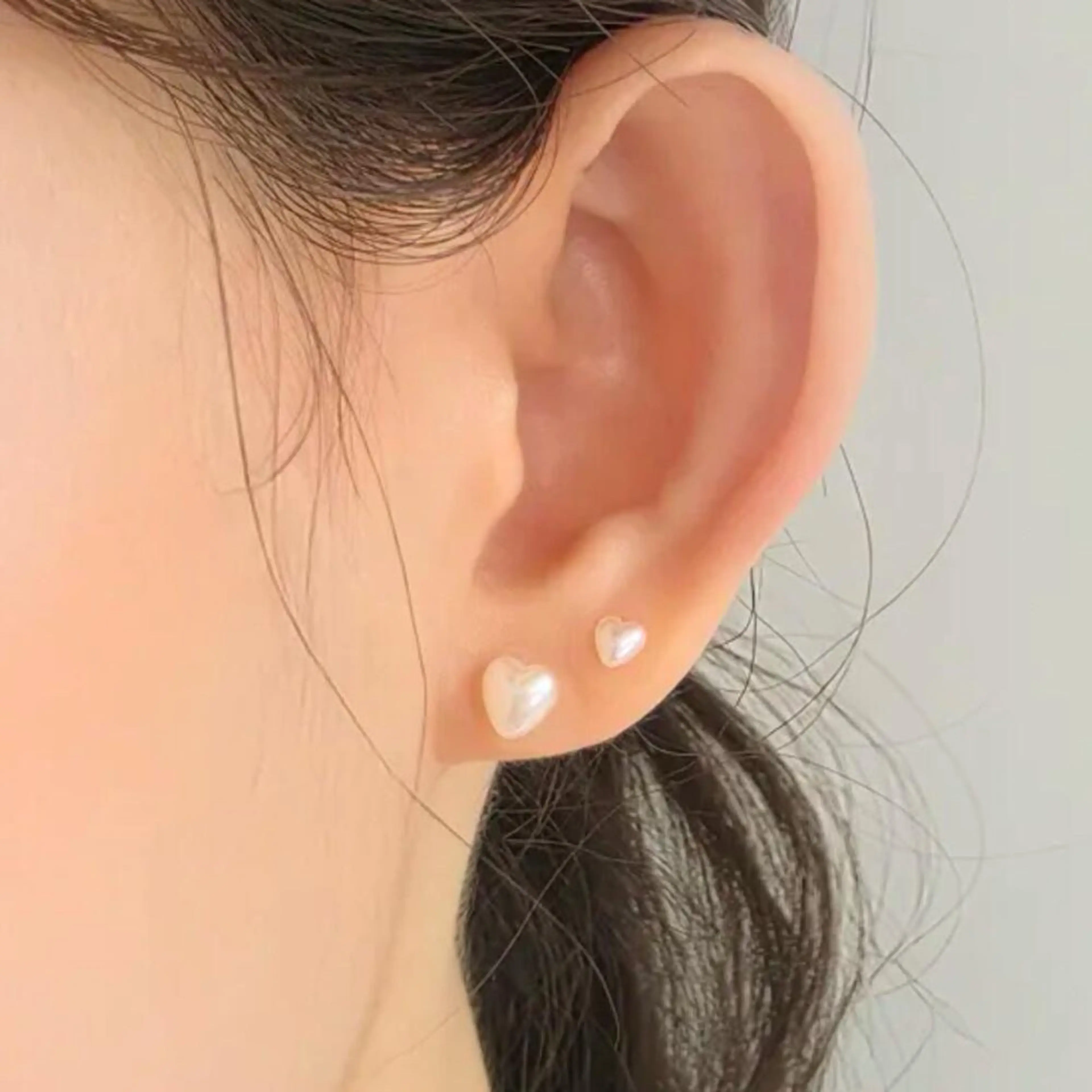 ベーシックコーデ（両耳6粒まで）の写真