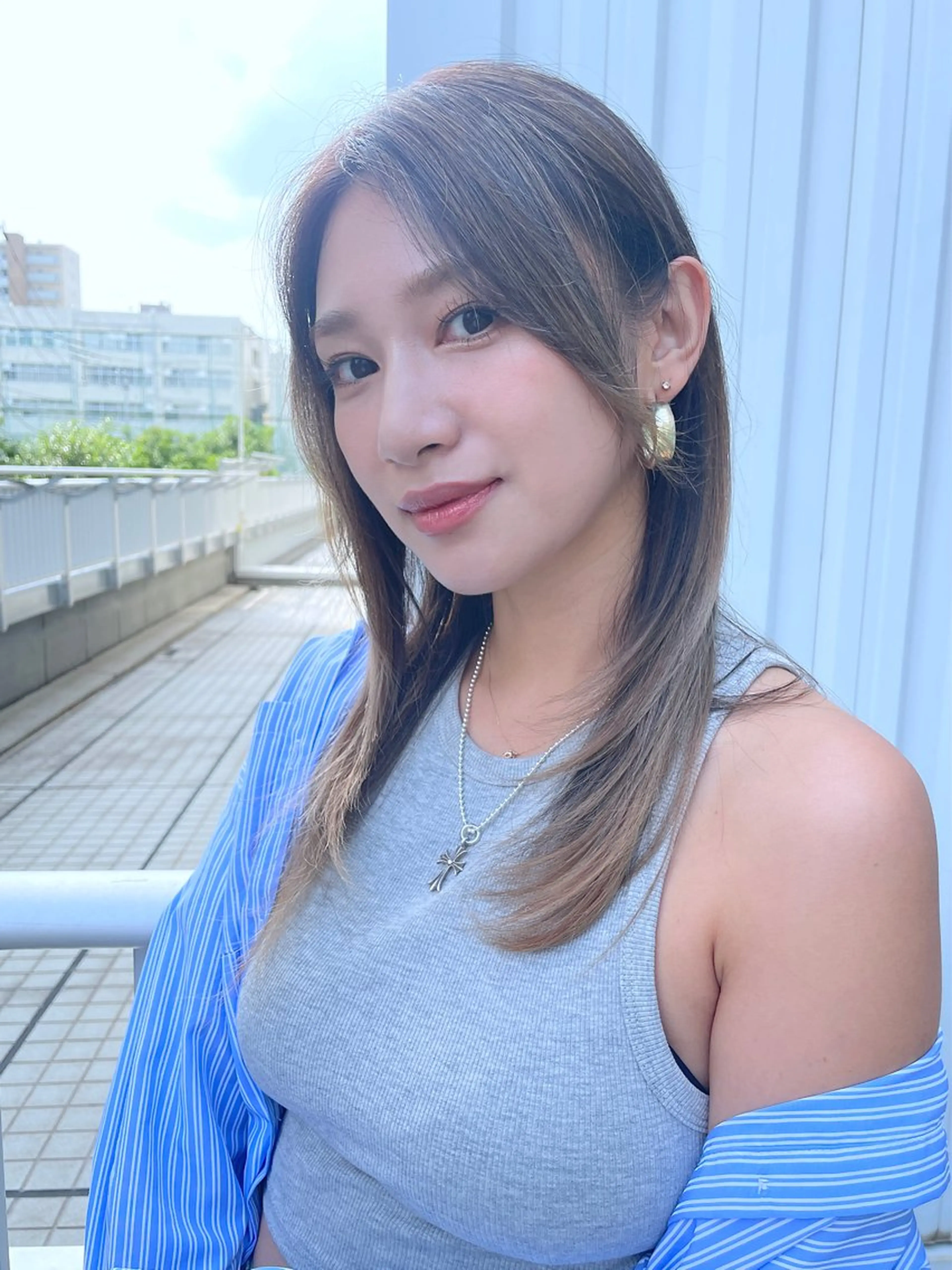 セミロング ヘアカラー シールエクステ✨ L.O.G村岡健一のヘアスタイル