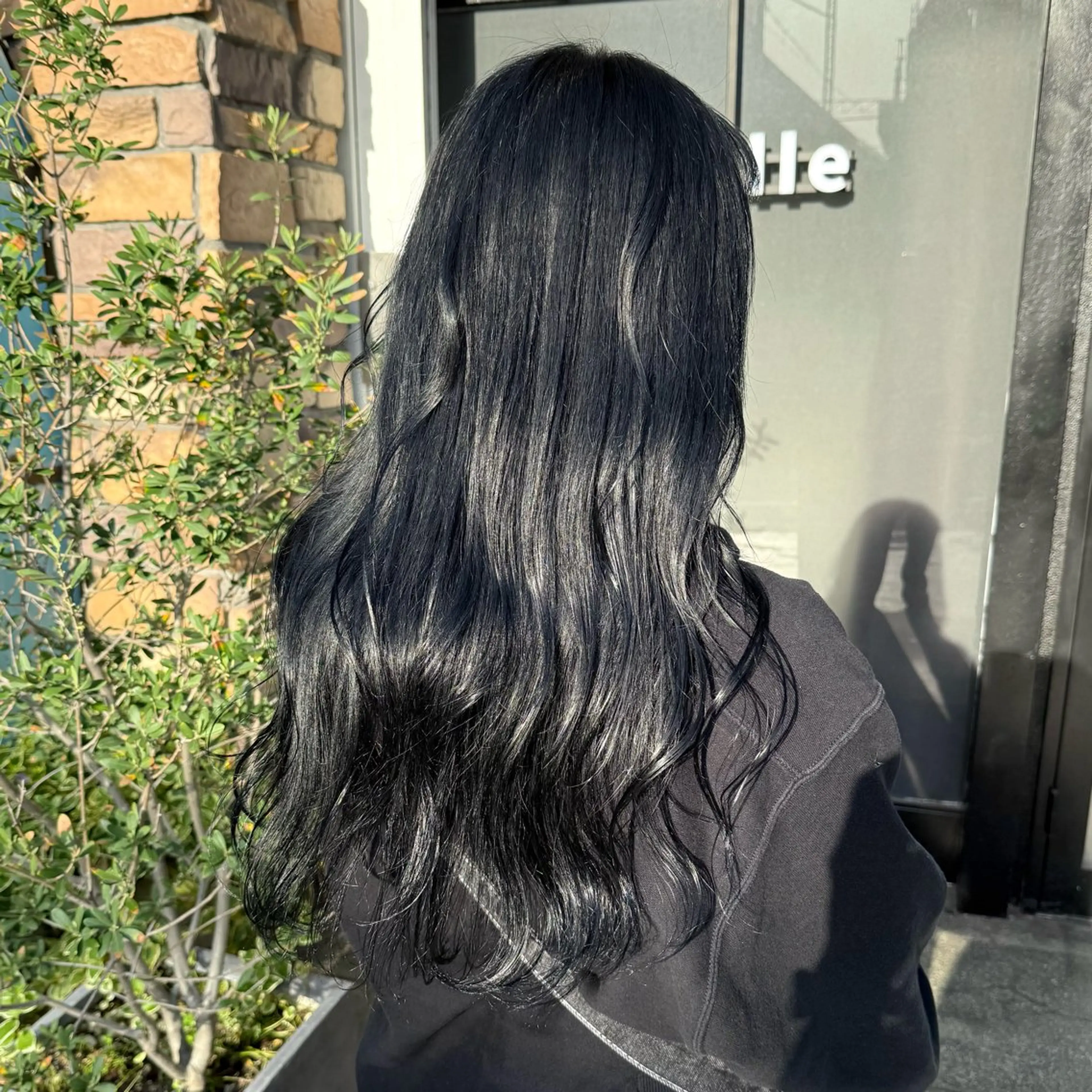 ロング カラー 黒髪 ブリーチ ブルーカラー ブルーブラック ヘアカラー 透明感カラー/パーマ 🌀アオノアユミのヘアスタイル