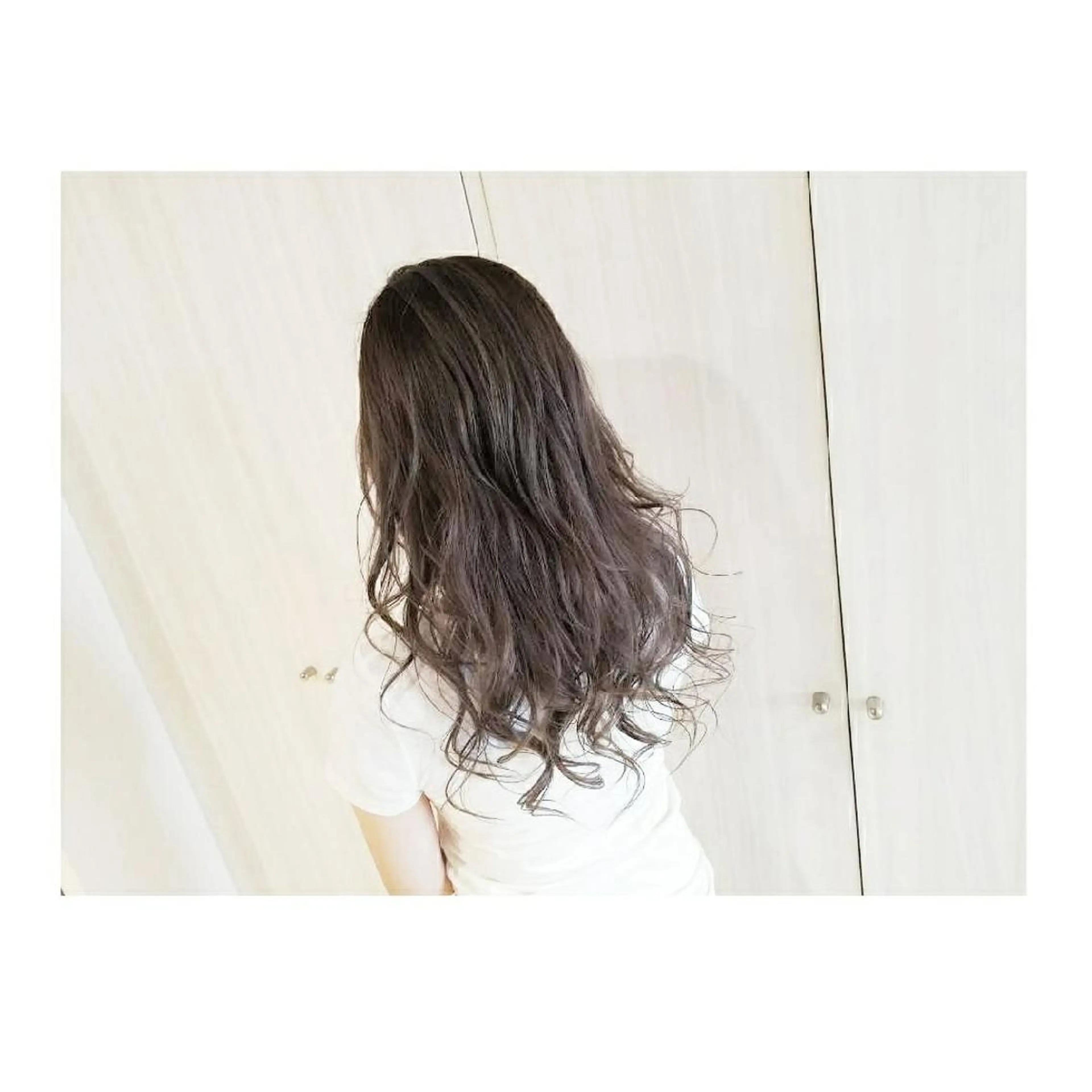 ロング カラー ブリーチ グレージュ Luana 矢場町のヘアスタイル