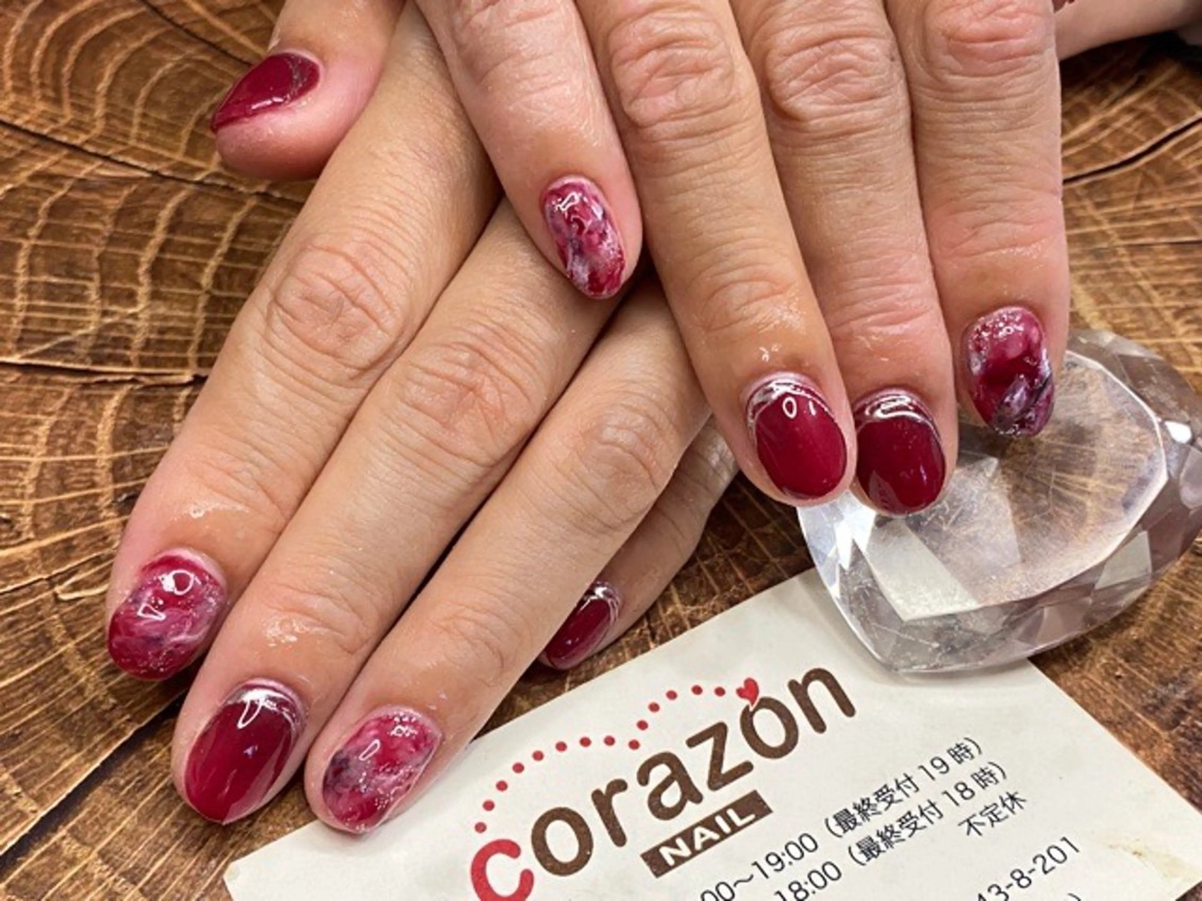 ネイル ボルドー ジェルネイル ワンカラーネイル シルバー ホワイト corazon所属・ネイリスト aicoのネイルデザイン