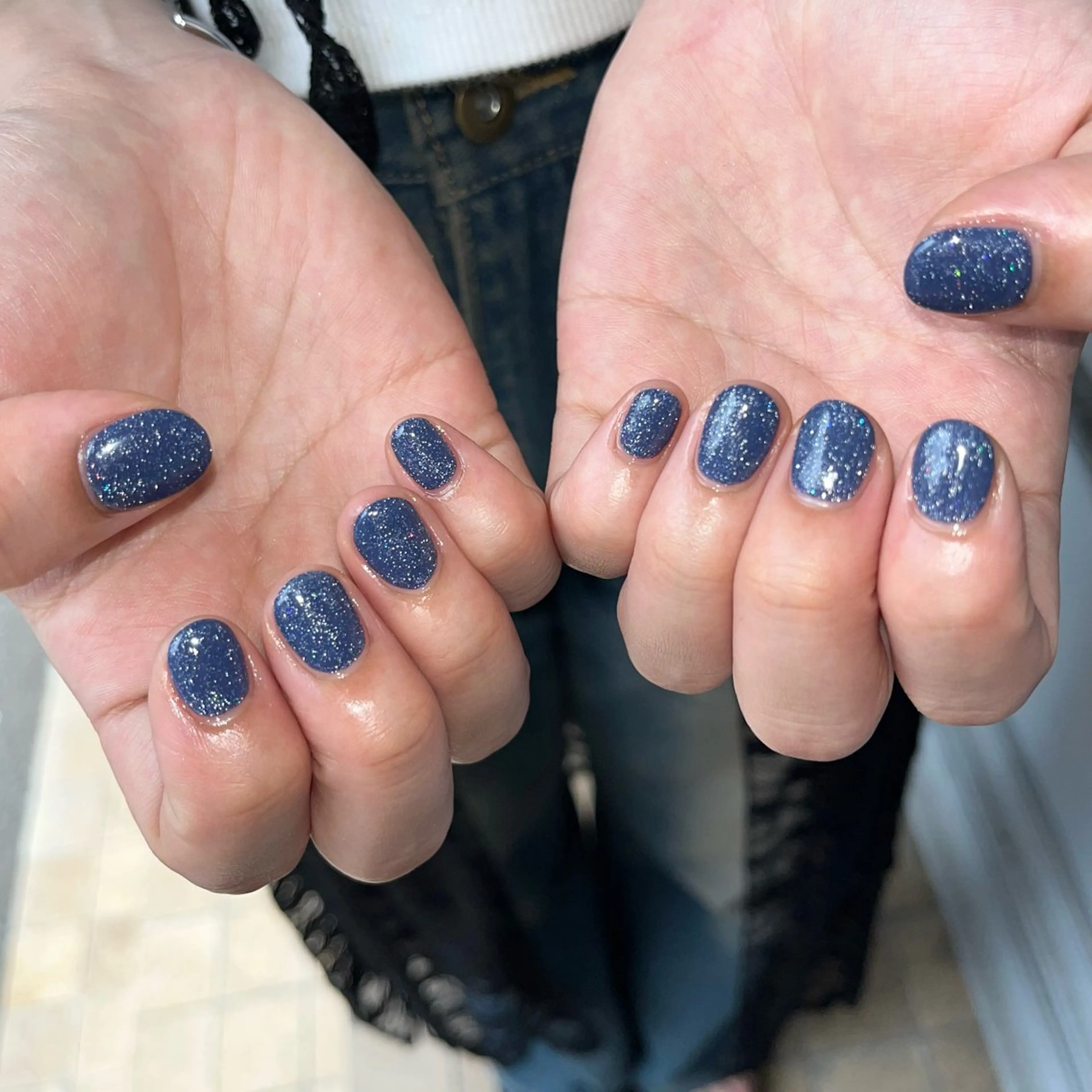 ネイル フラッシュネイル ネイビー ワンカラーネイル シルバー ハンドネイル 荒巻 めいのネイルデザイン