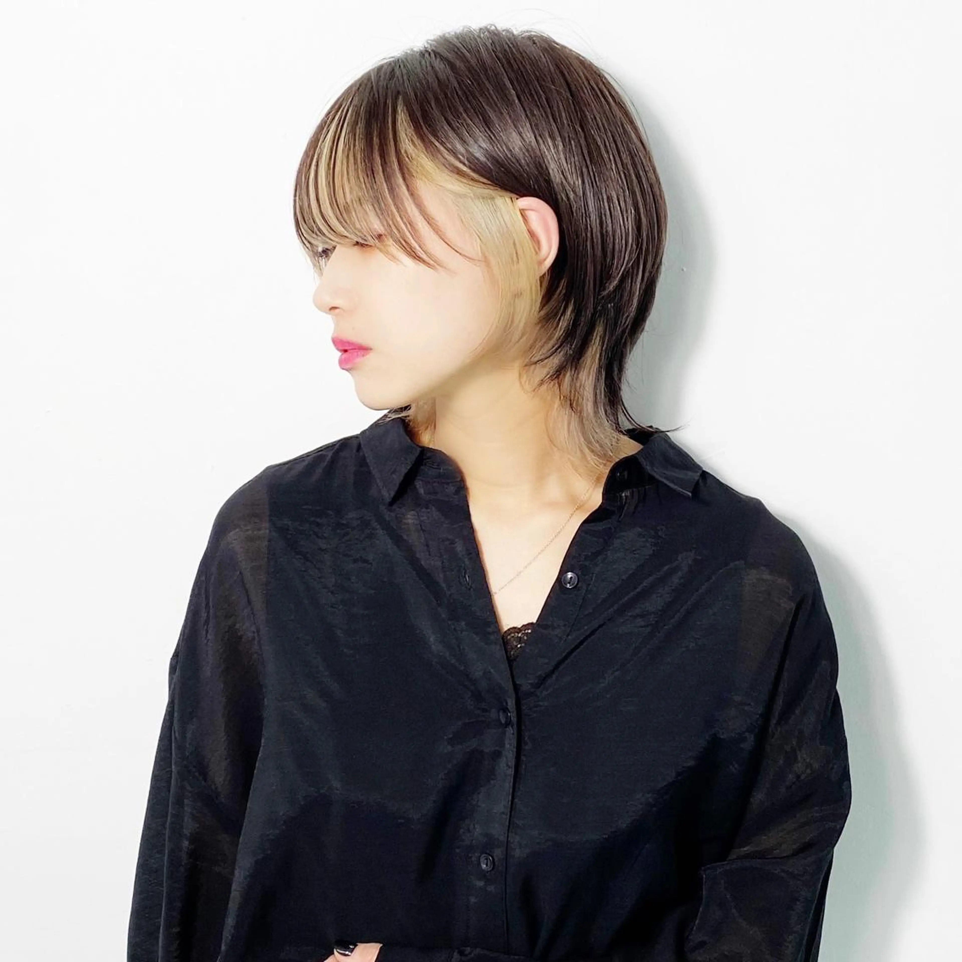 ショート カラー ヘアアレンジ ミストバング ベージュカラー ブロンド ブロンドベージュ イヤリングカラー ヘアカラー トリートメント 大橋 拓巳のヘアスタイル